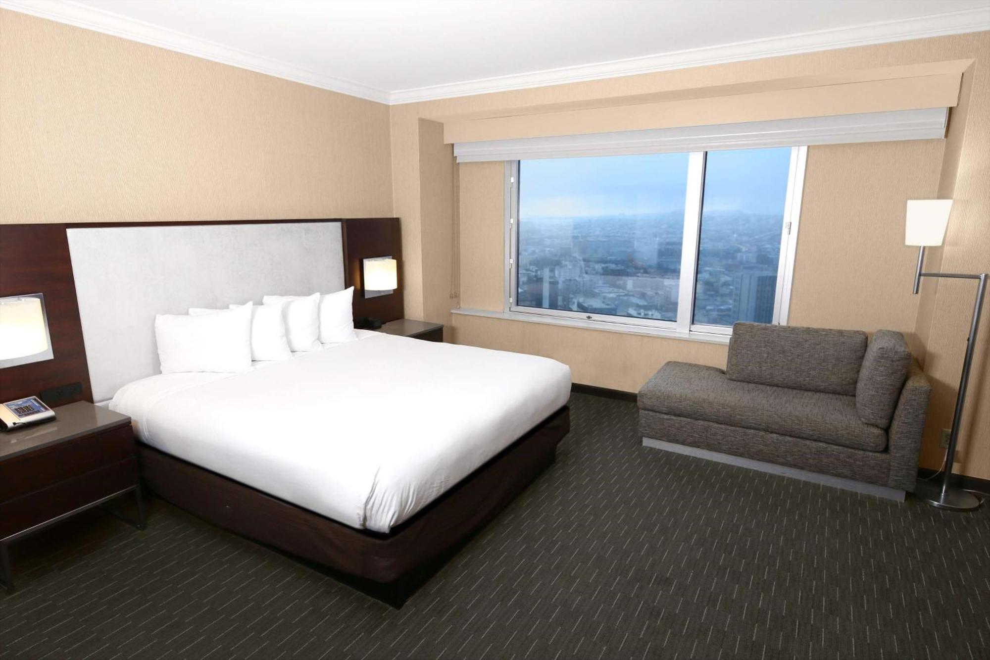 Skyline View - One King Bed One Bedroom Suite