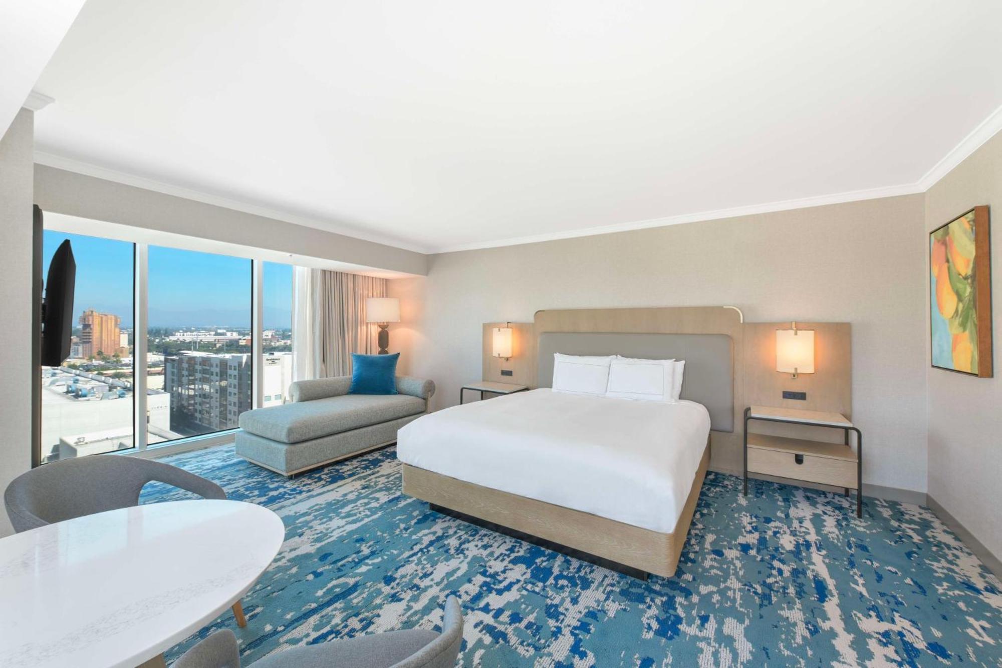 King Room Park or Pool View