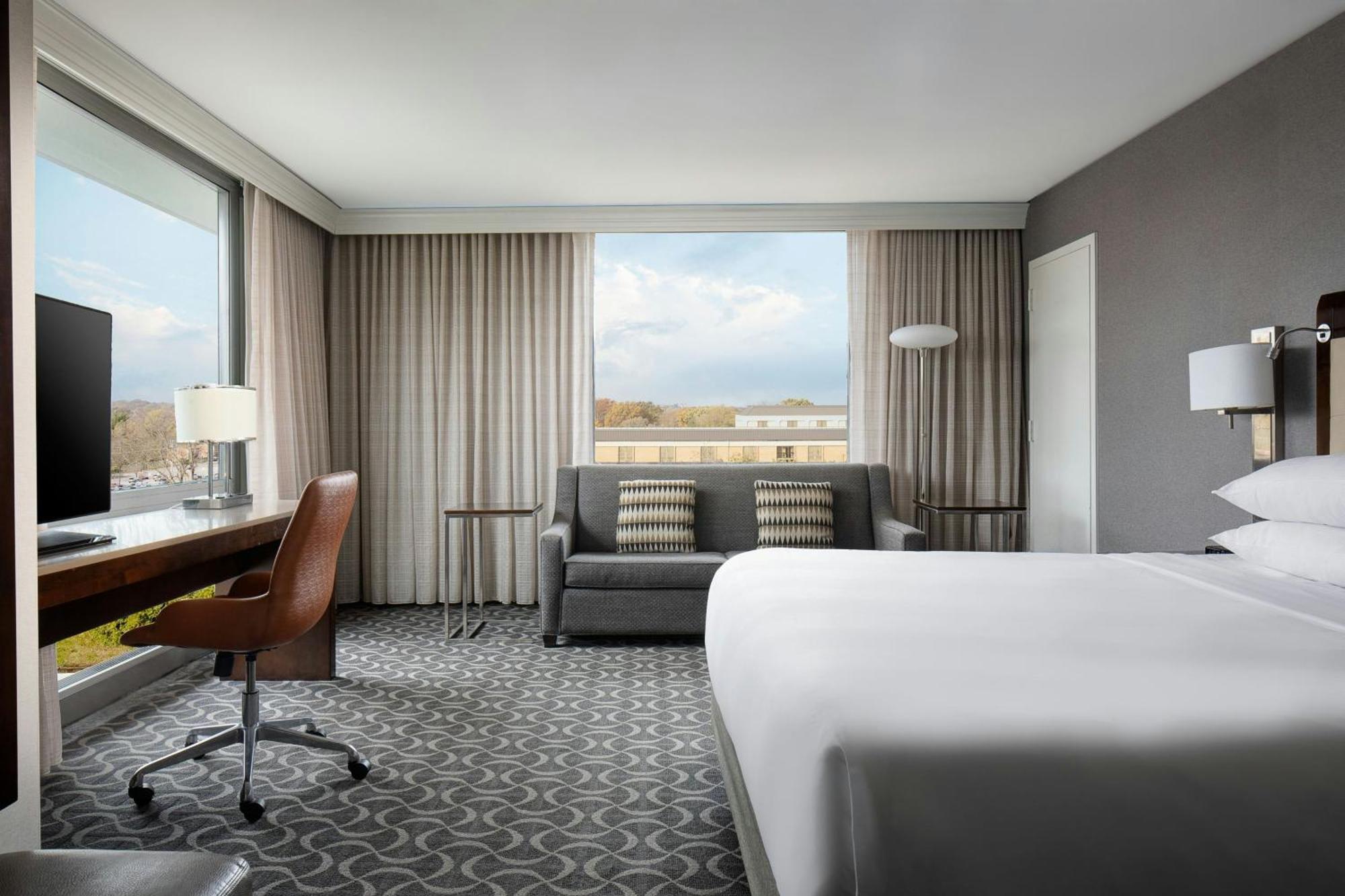 High Floor Guest room 1 King West Tower