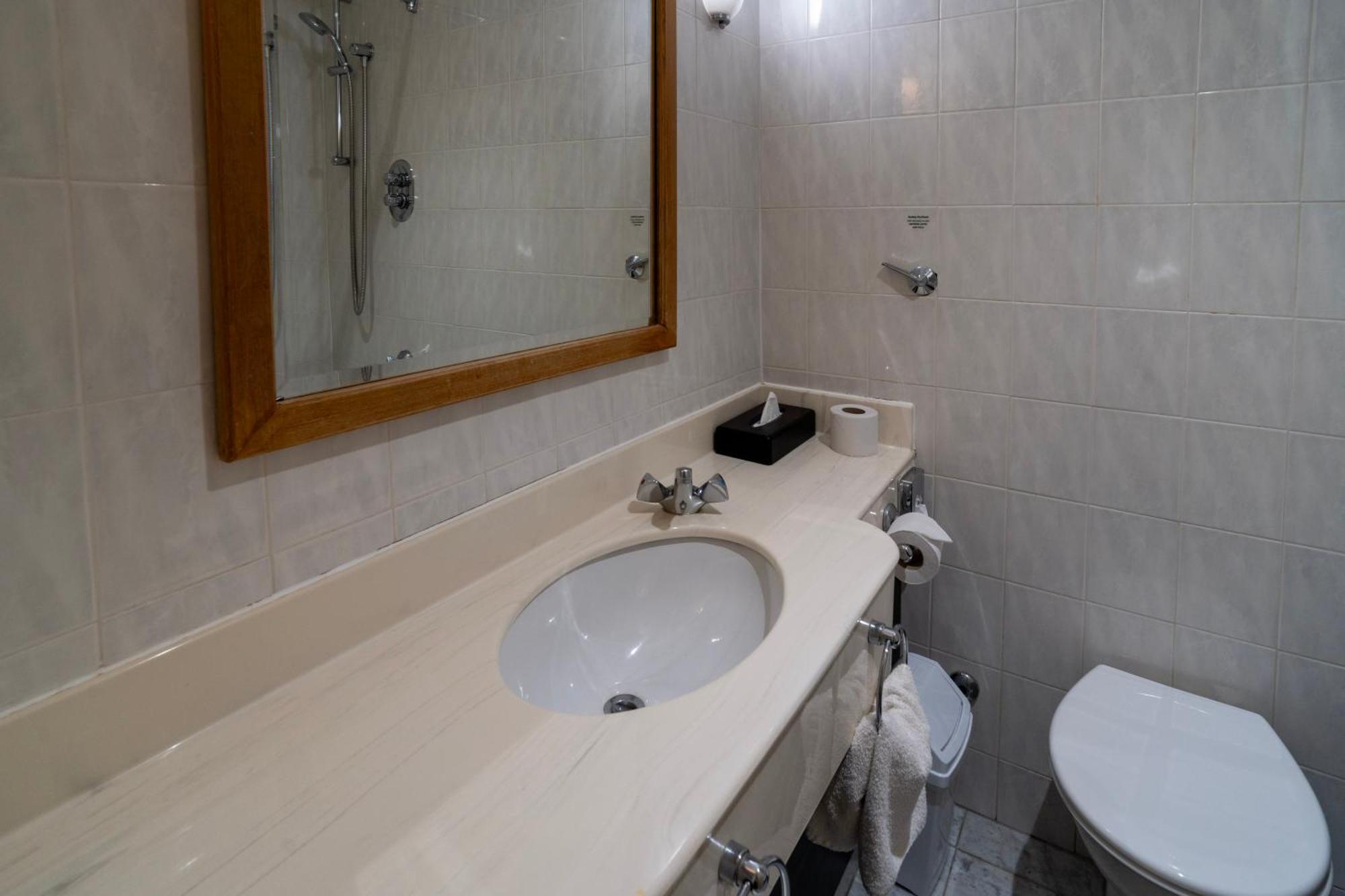 Double or Twin Room with Partial Sea View