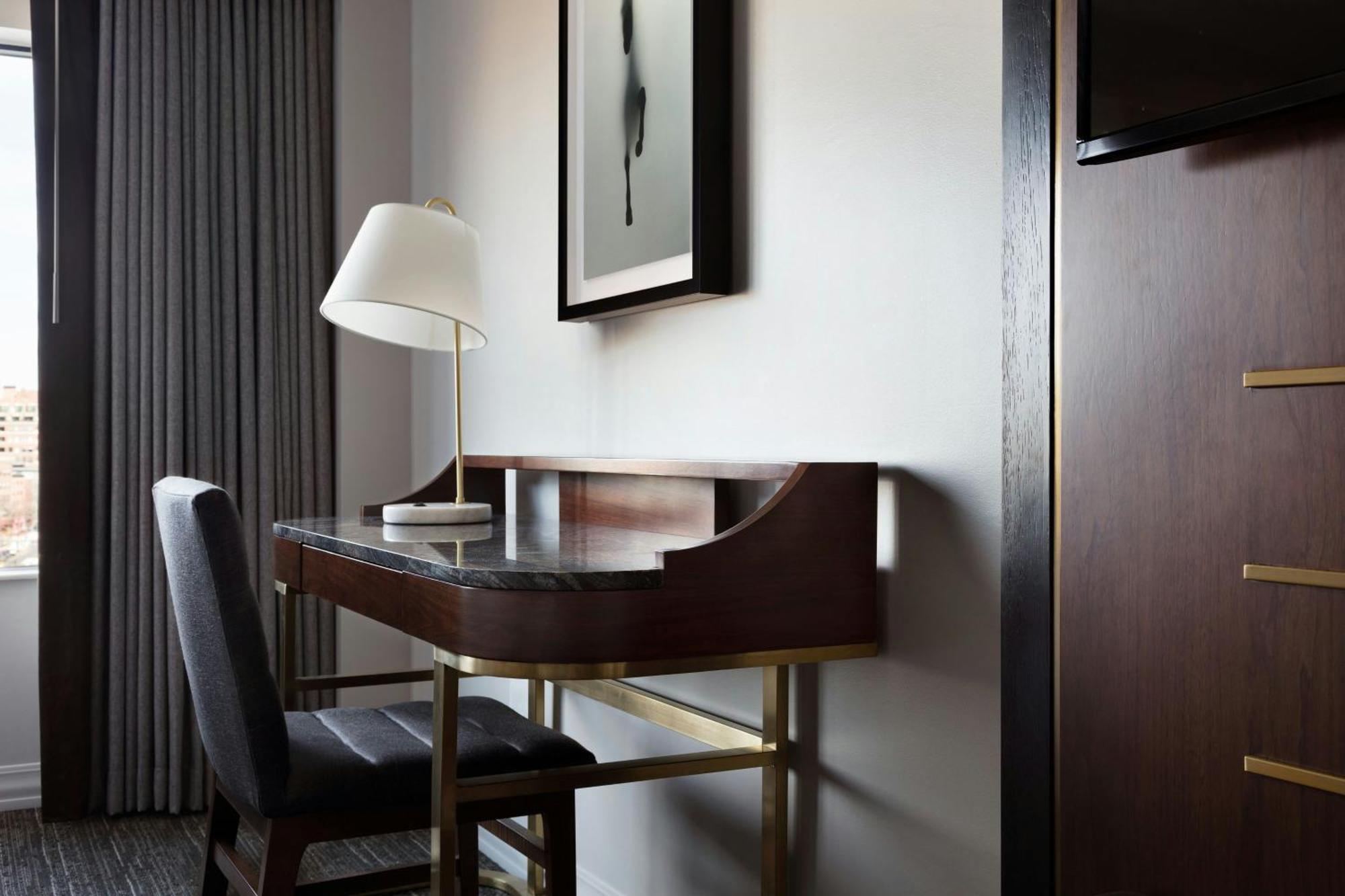 Queen Room 2 Queen Beds City View