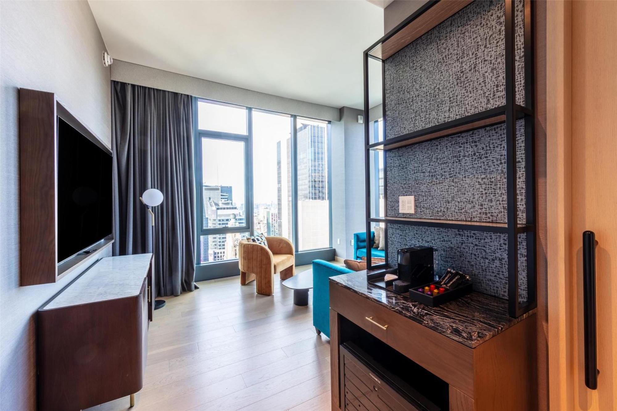 Corner King Suite Panoramic Square View