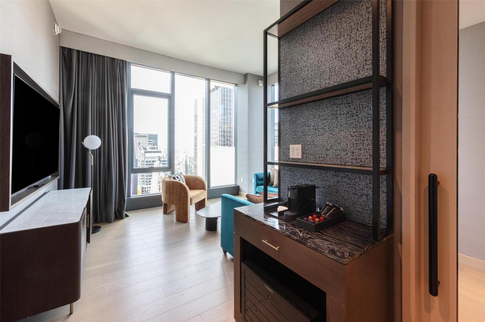 Corner King Suite Panoramic Square View