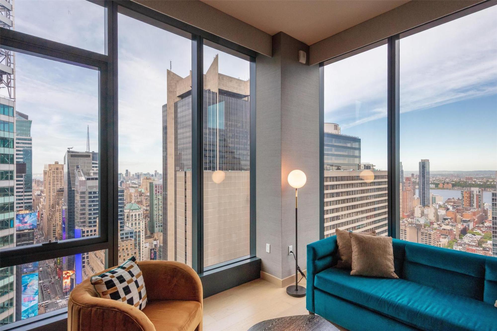 Corner King Suite Panoramic Square View