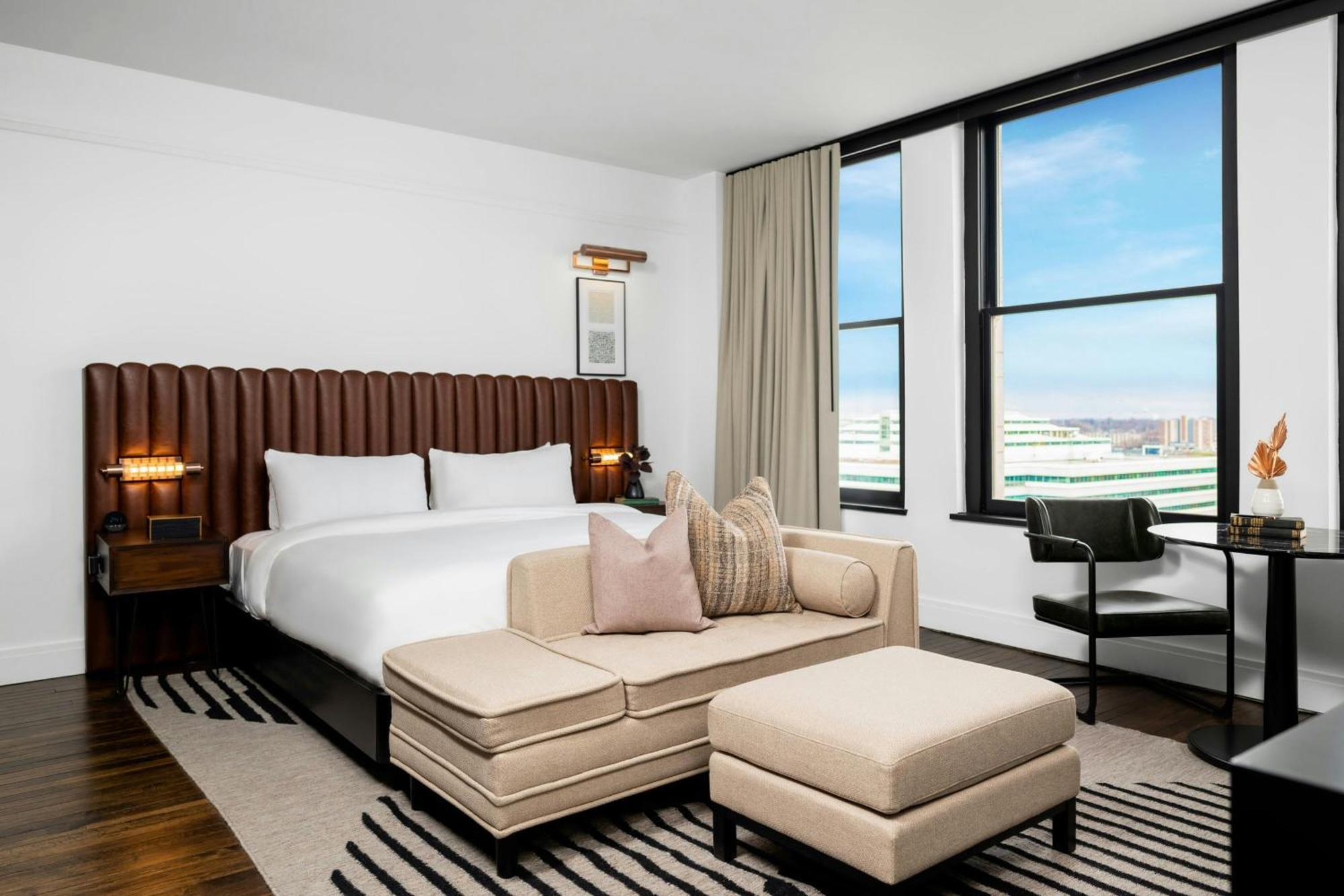 One-Bedroom King Suite 12th Floor City View