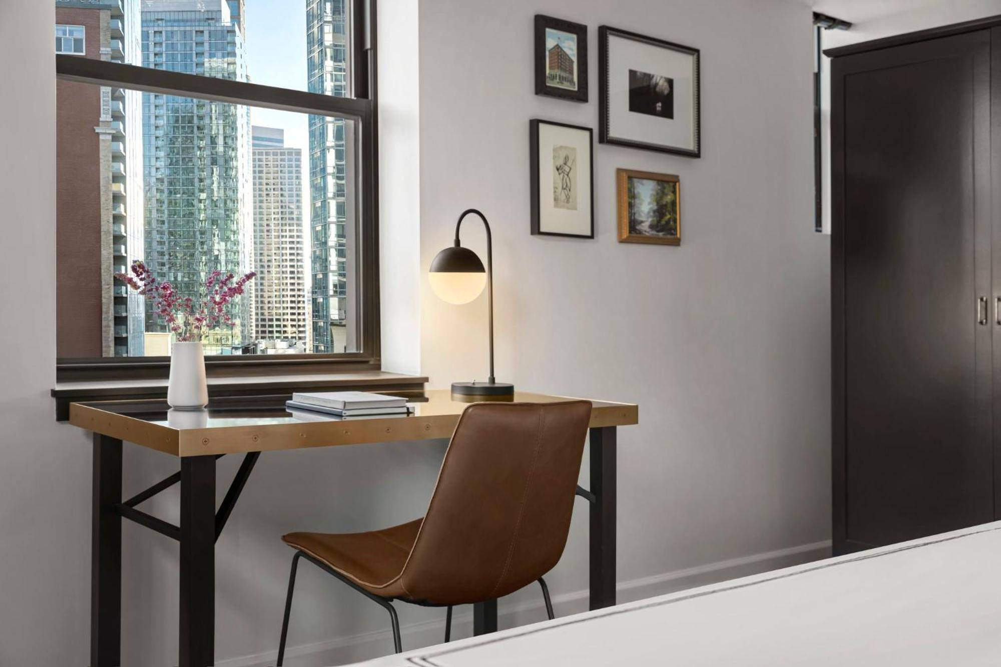 Premium King Room with City View