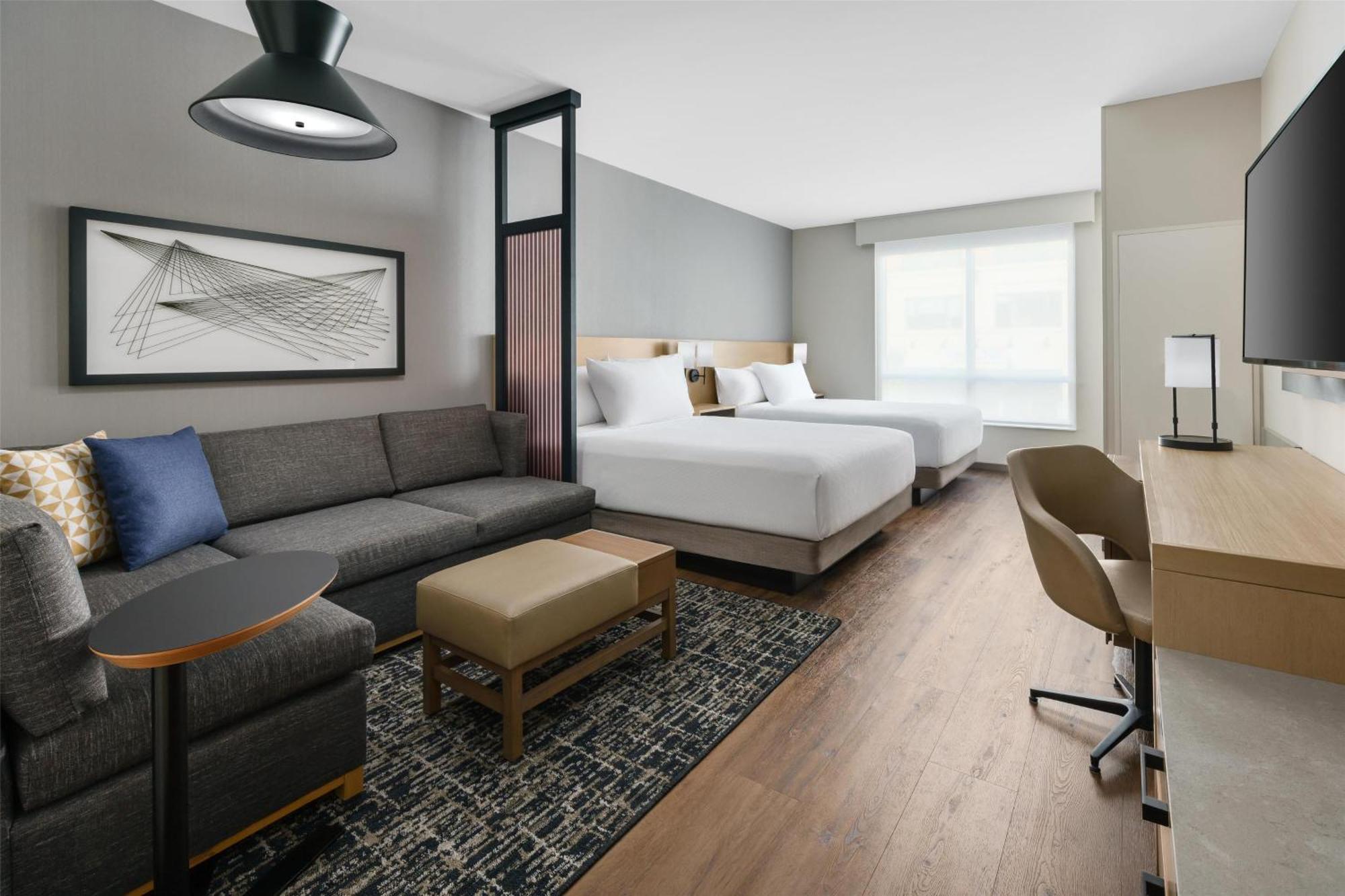 Standard Queen Room with Two Queen Beds and Sofa Bed,1689908630:JPEG
