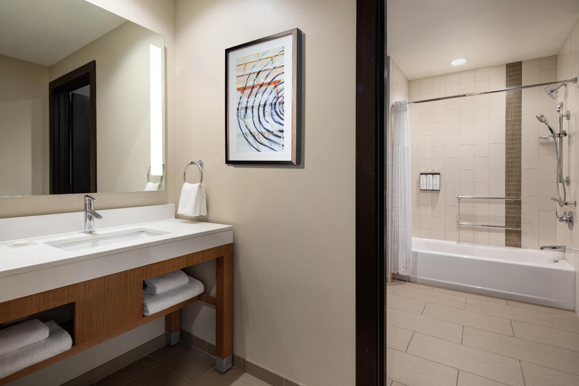 Queen Room Two Queen Beds Accessible Tub Disability Access