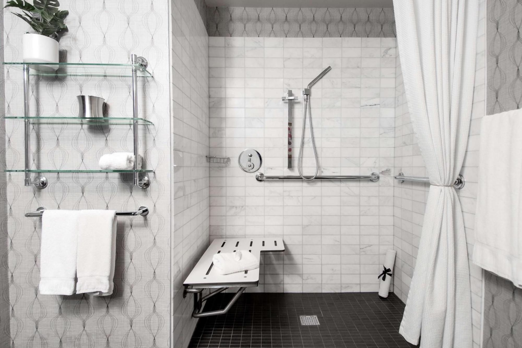 Deluxe Room with Two Double Beds and Roll-In Shower - Mobility Accessible