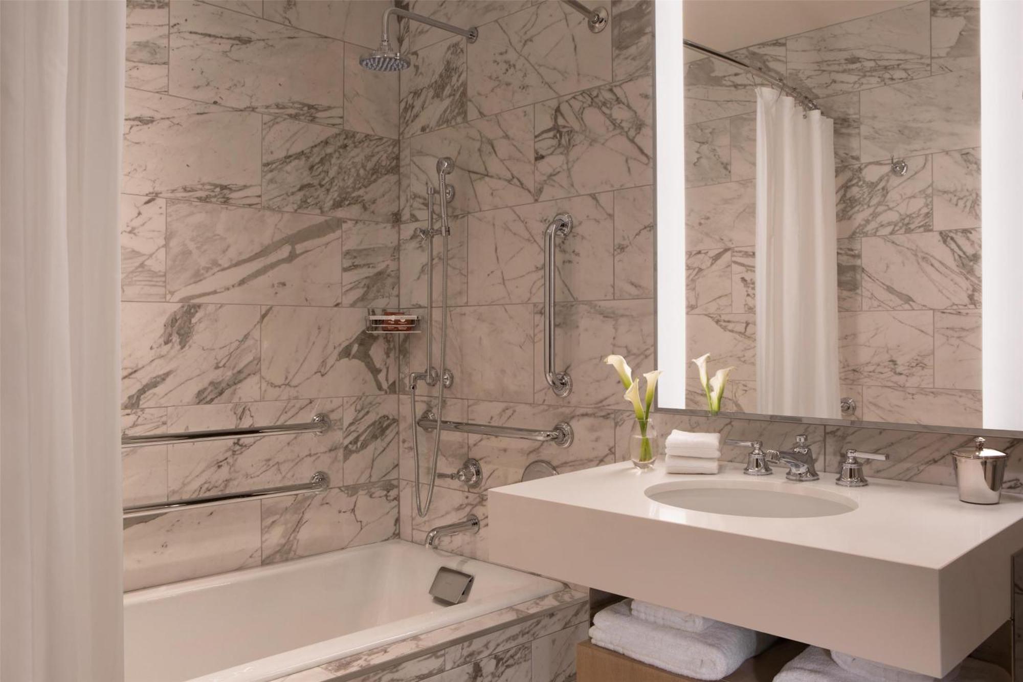Deluxe King Room Tub Mobility or Hearing Access