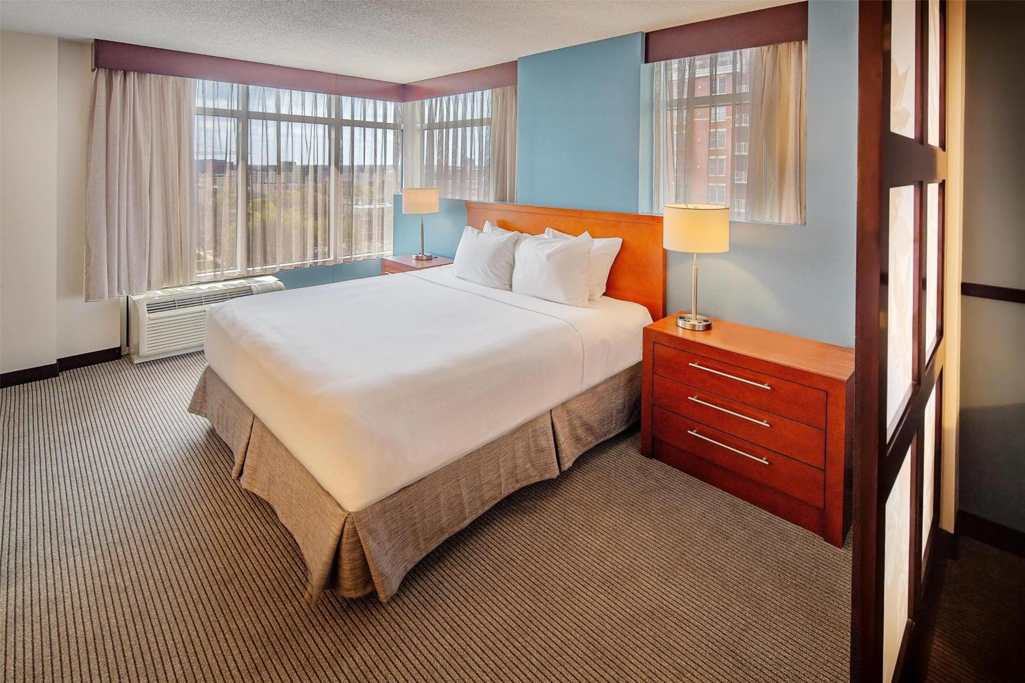 King Room with Sofa Bed and Accessible Tub - Disability Access,1699028497:JPEG
