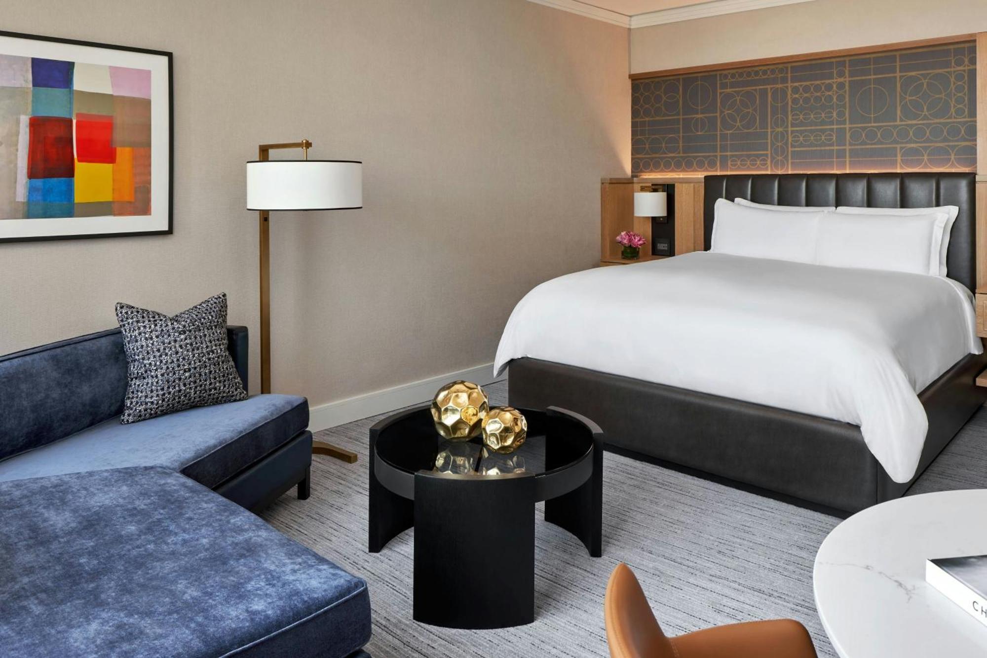 King Room Lake View Hearing Accessible