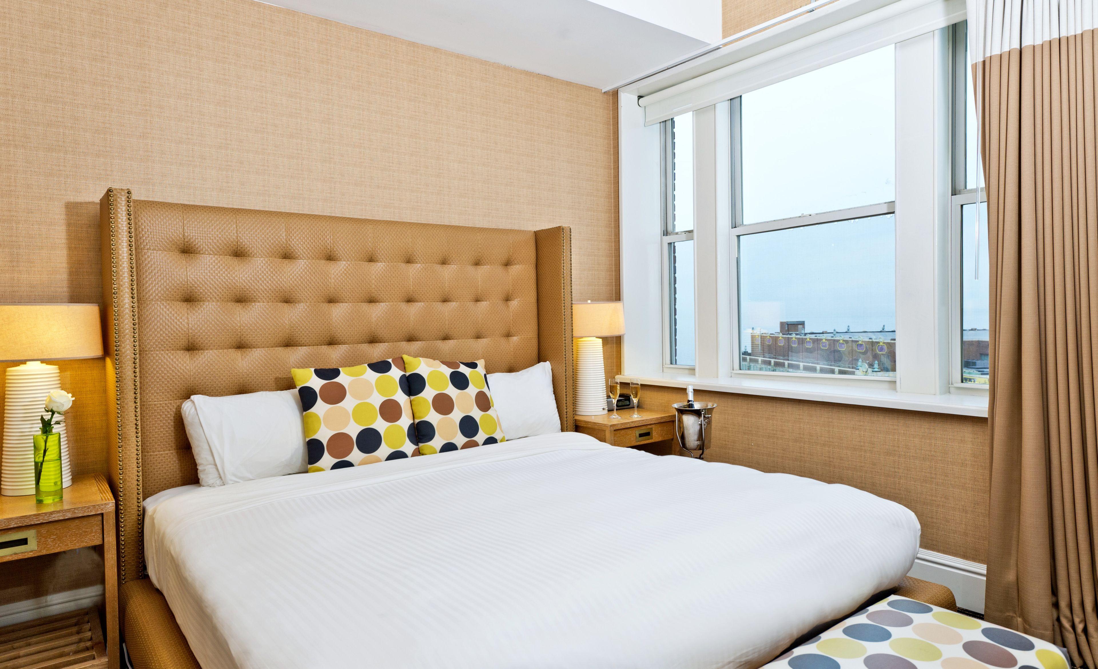 Deluxe King Room Partial Ocean View