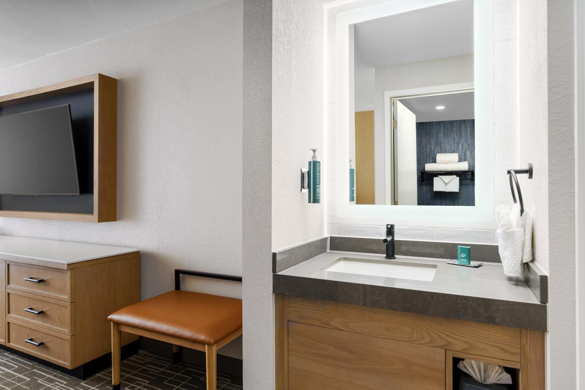 Double Room Two Double Beds Mobility Access Tub or Non-Smoking