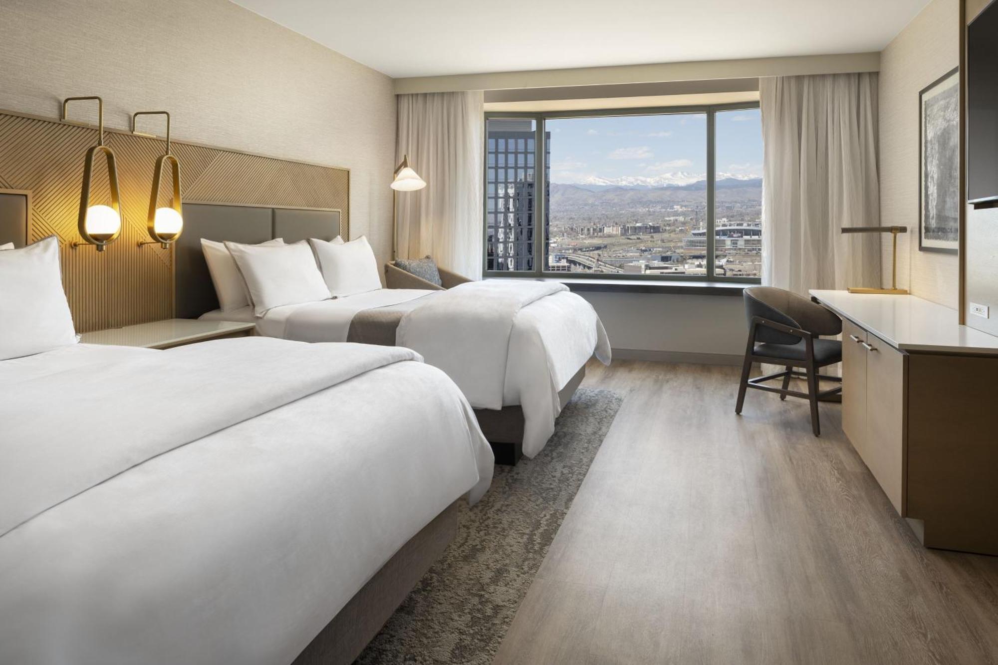 Queen Room Two Queen Beds Mountain View