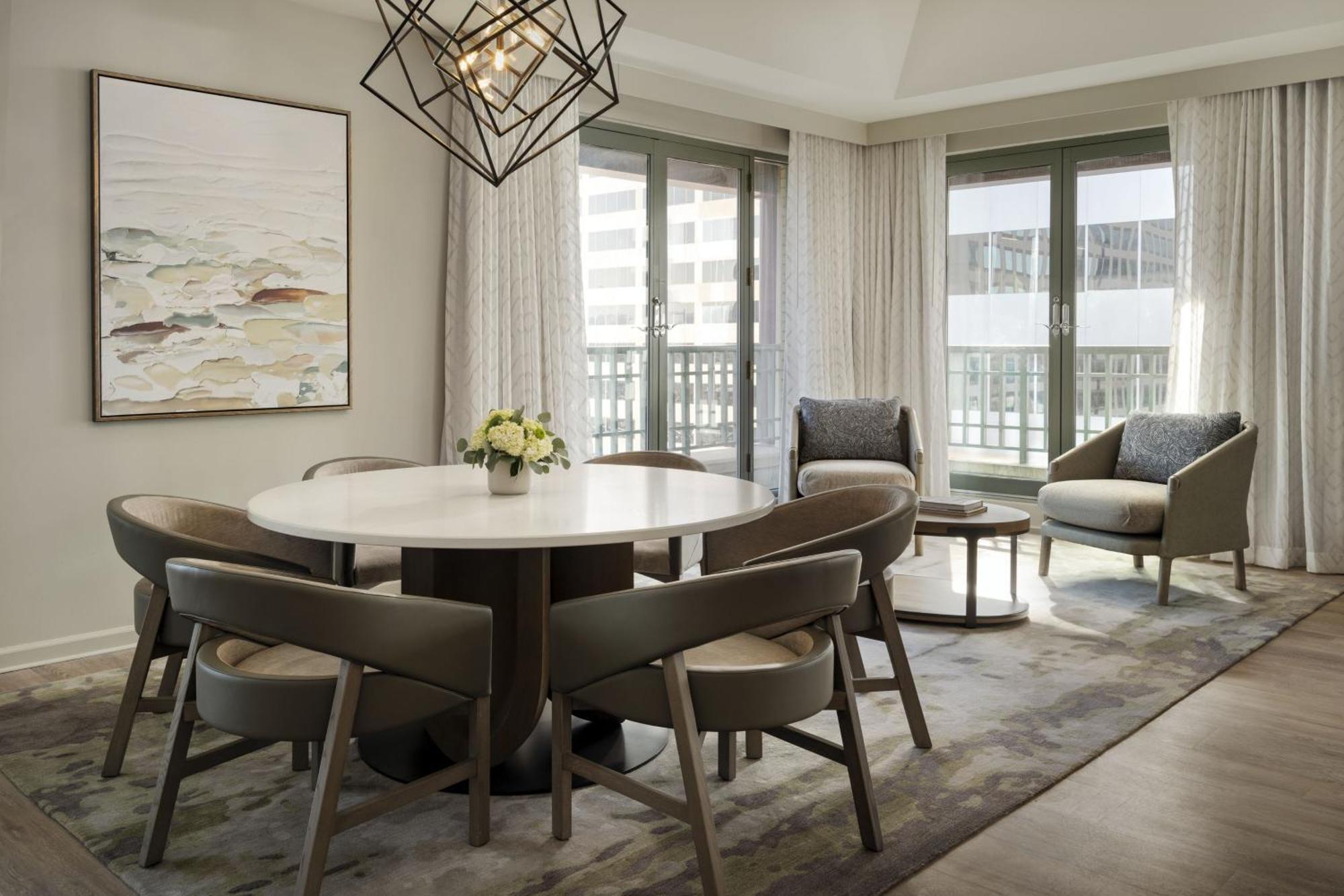 Luxury Suite 1 Bedroom Suite 1 King