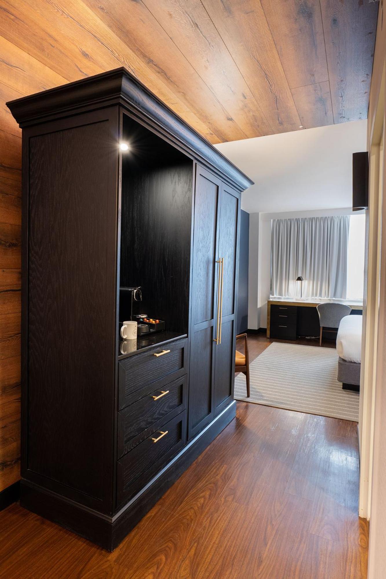 One Bedroom King Suite