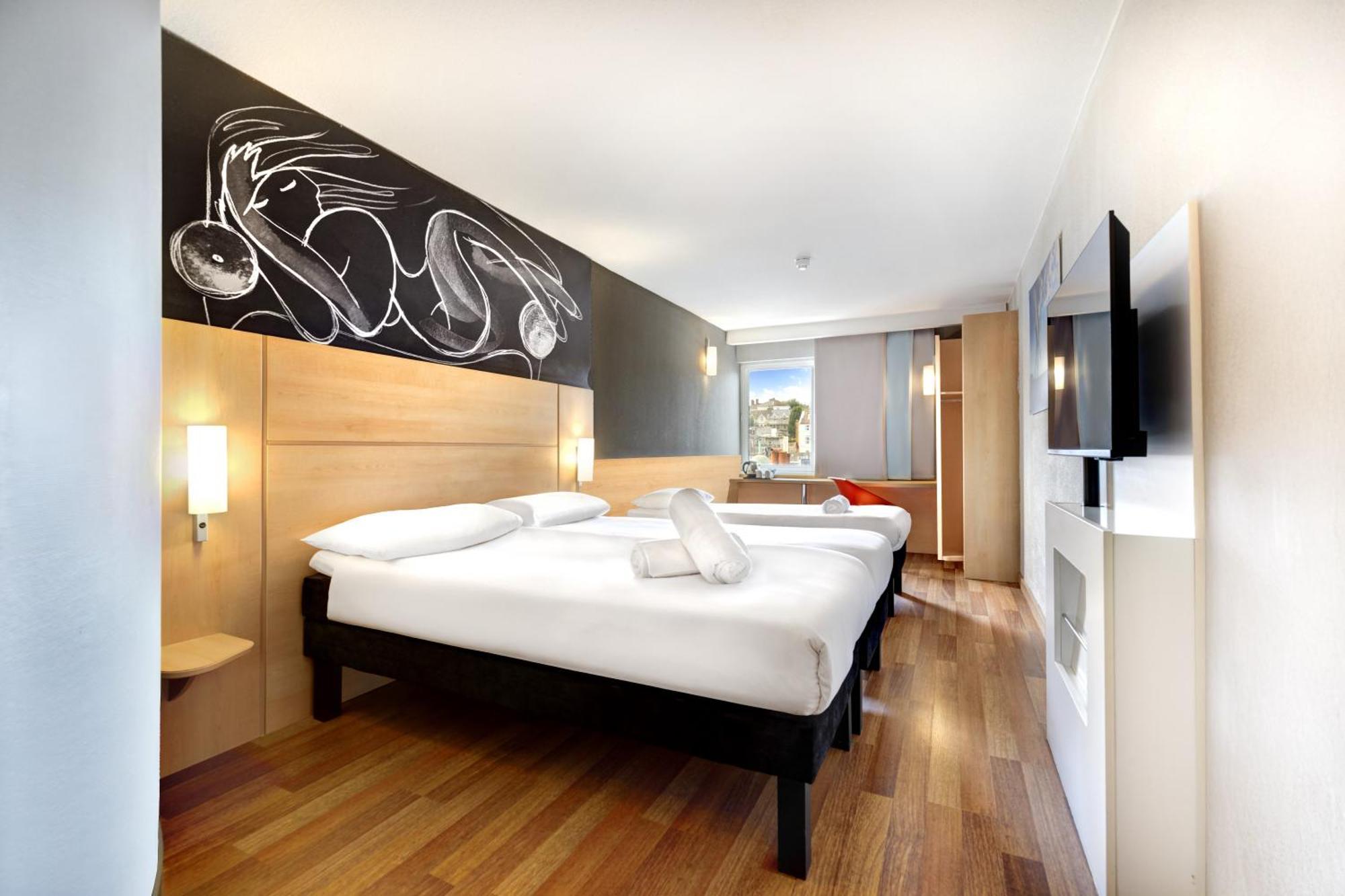 Standard Room With Three Single Beds