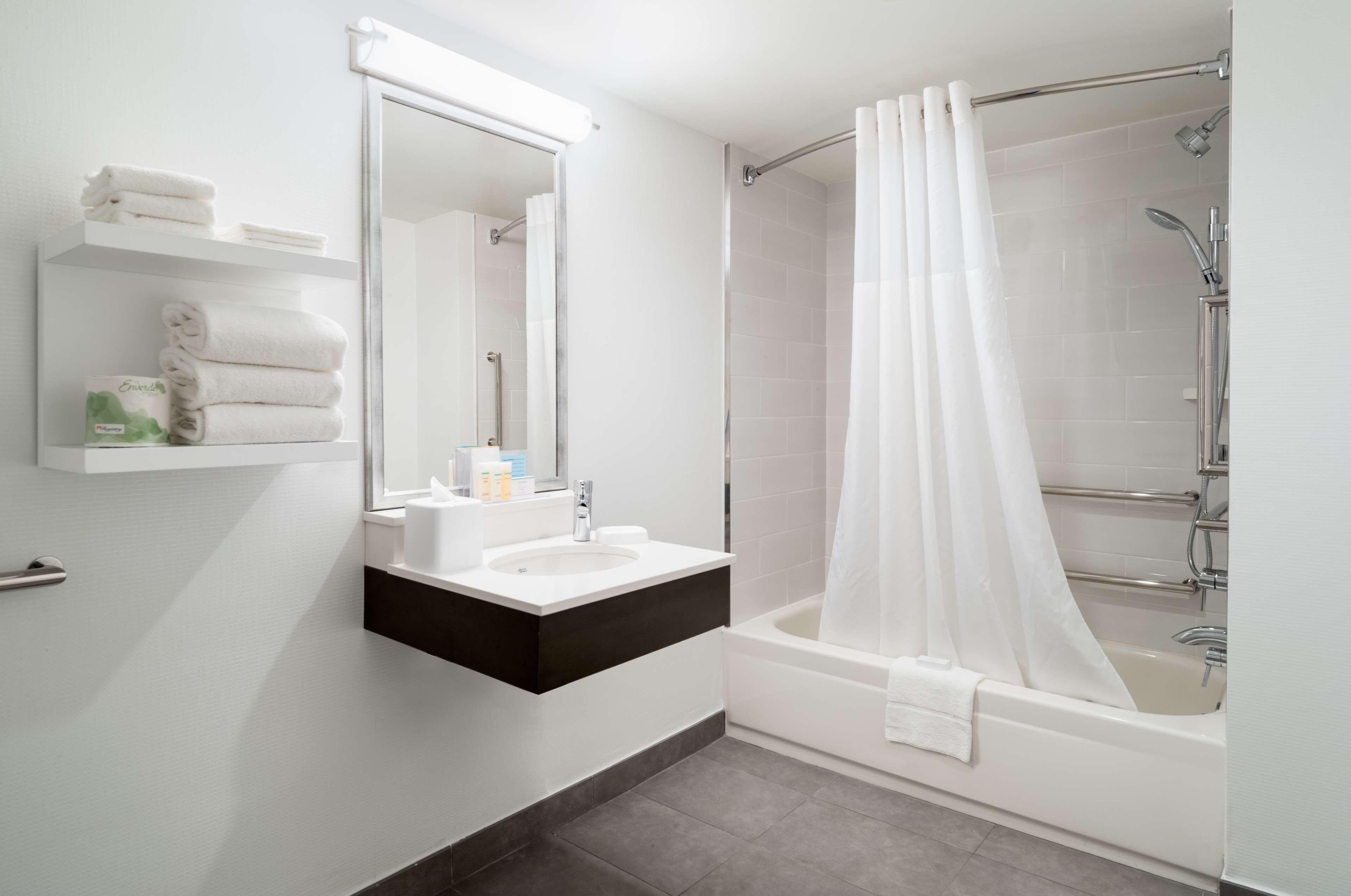 King Suite Roll Shower Mobility Accessible or Non-Smoking
