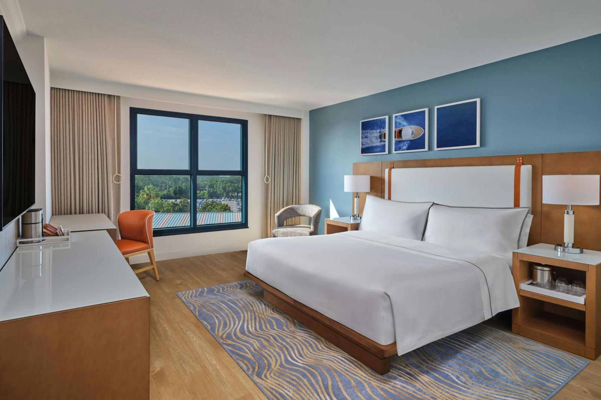 Traditional King Guest room 1 King No view Includes Early Entry To Disney Theme Parks,1634419045:JPEG
