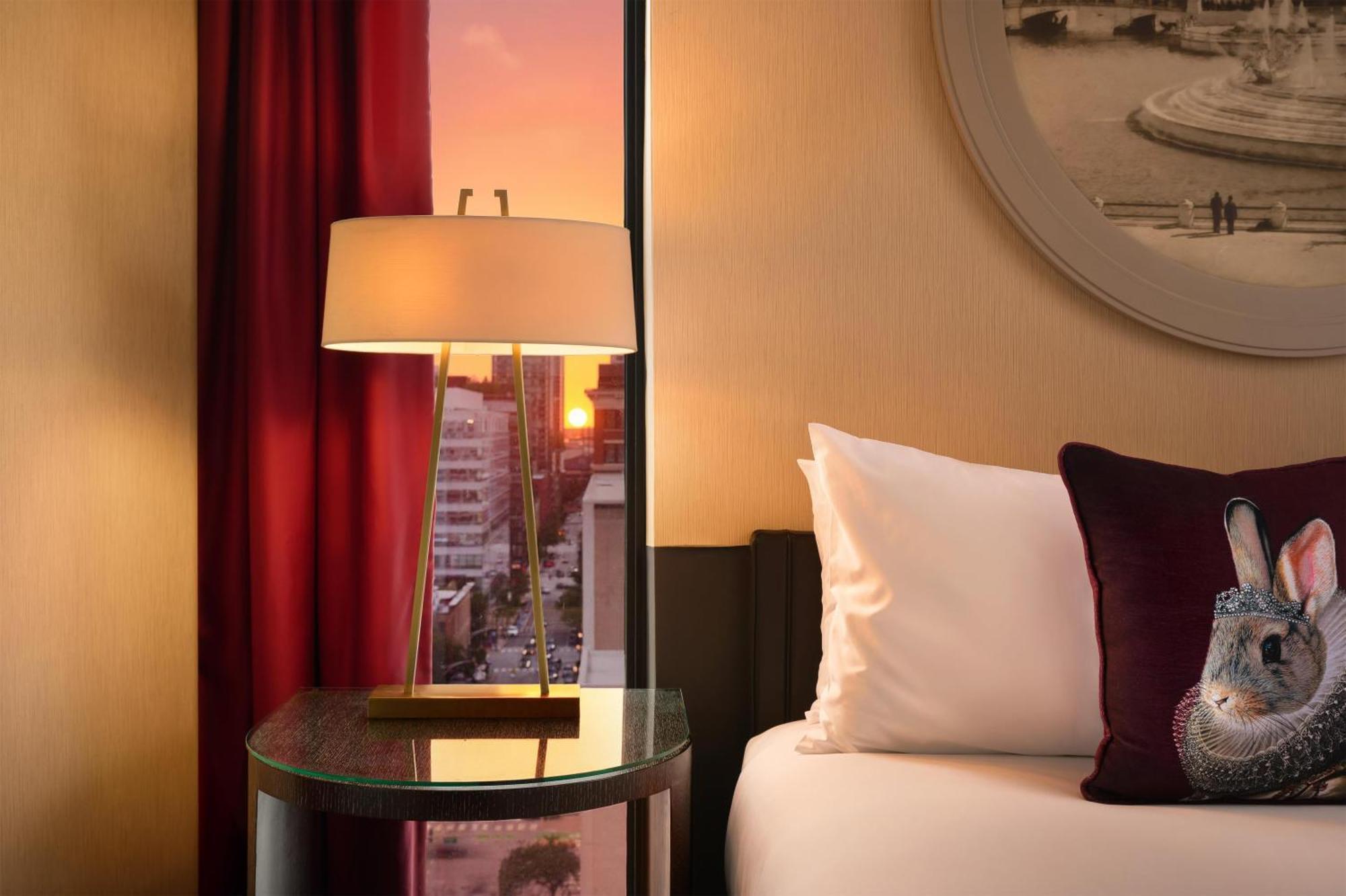 Deluxe King Room City View Roll Shower Mobility or Hearing Accessible