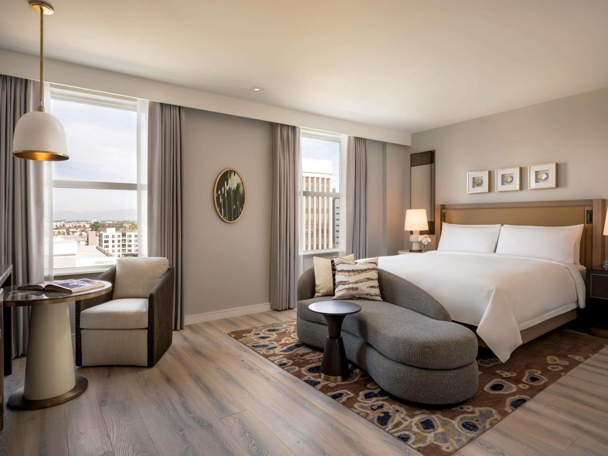 Deluxe King Room with City View,1740171873:JPEG