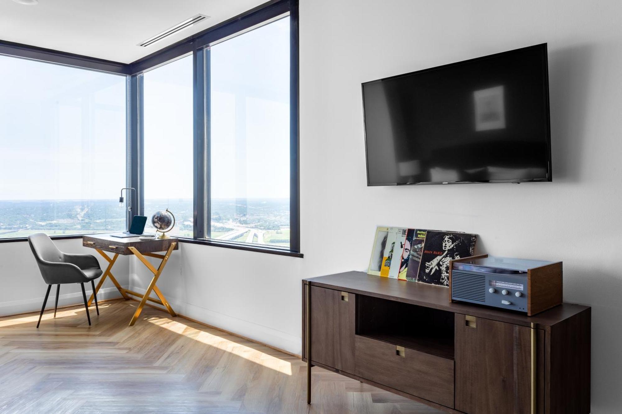 Corner King Room Self Check Virtual Front Desk