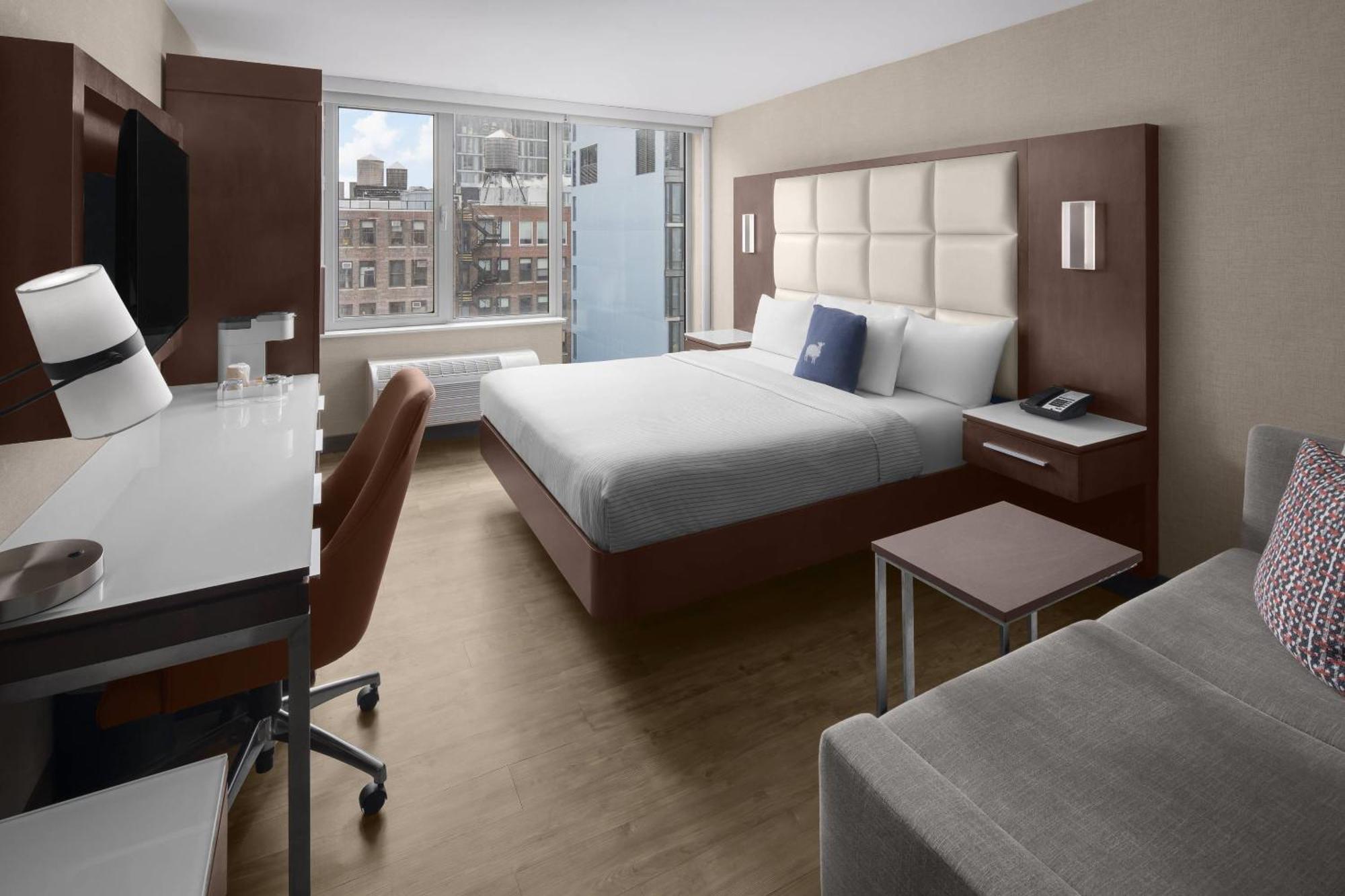 Deluxe King Suite City View Non-Smoking
