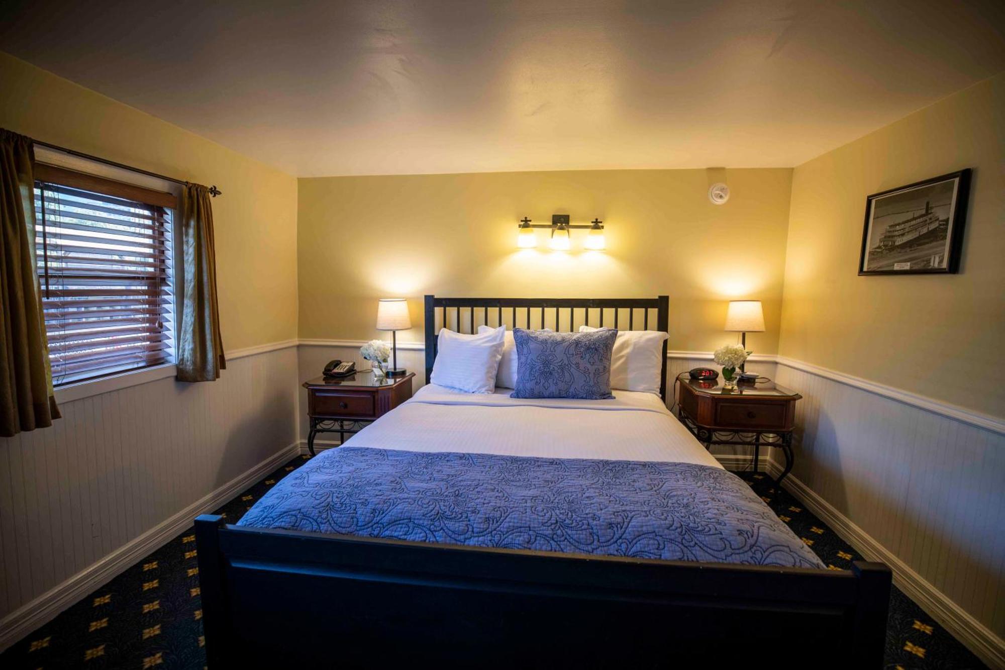City View Queen Stateroom