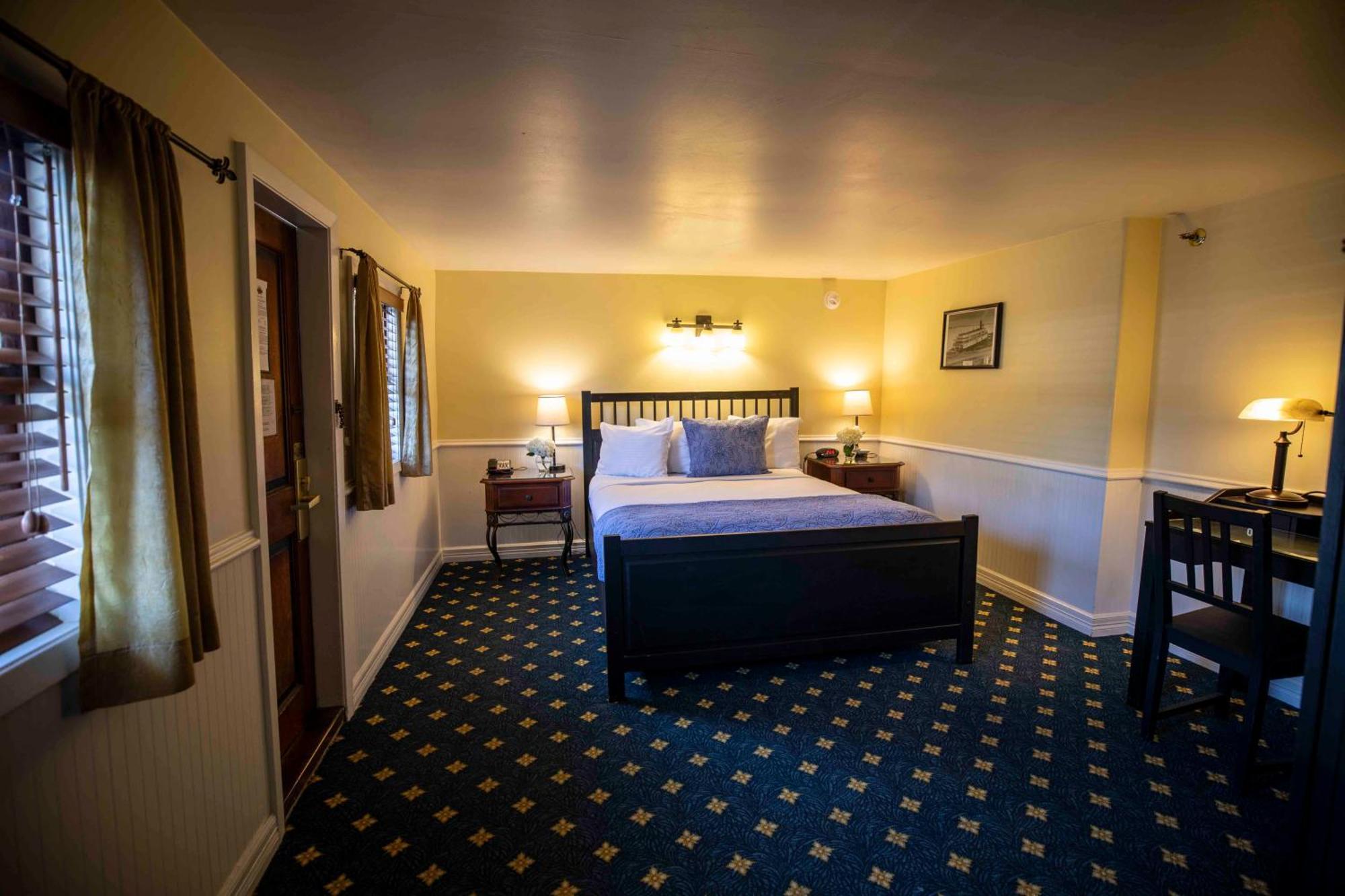 River View Queen Stateroom