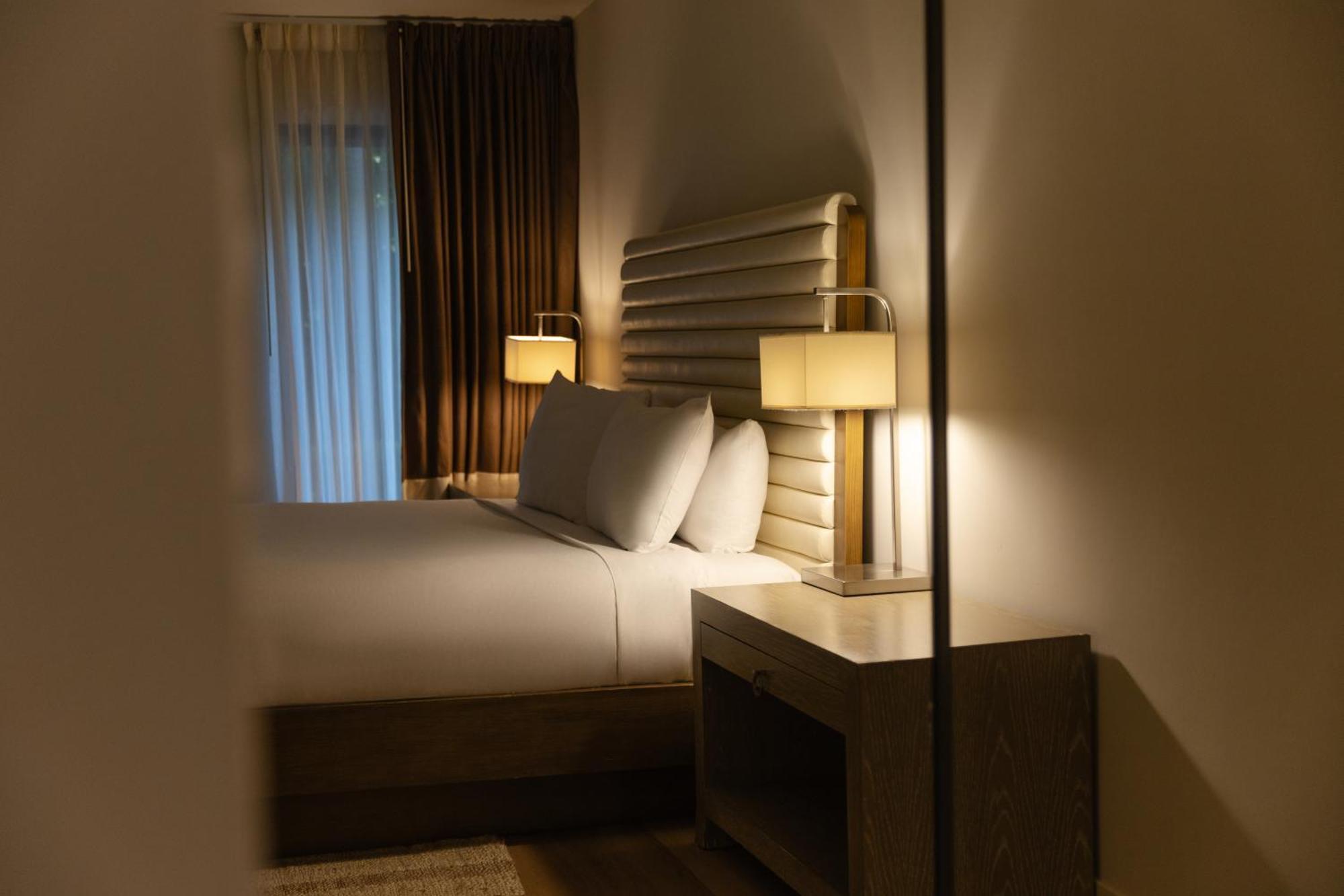 Superior One King Bed,1756407039:JPEG