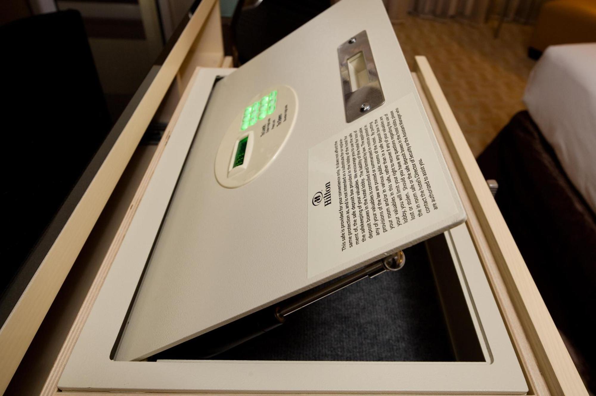 King Room Tub Mobility Hearing Access