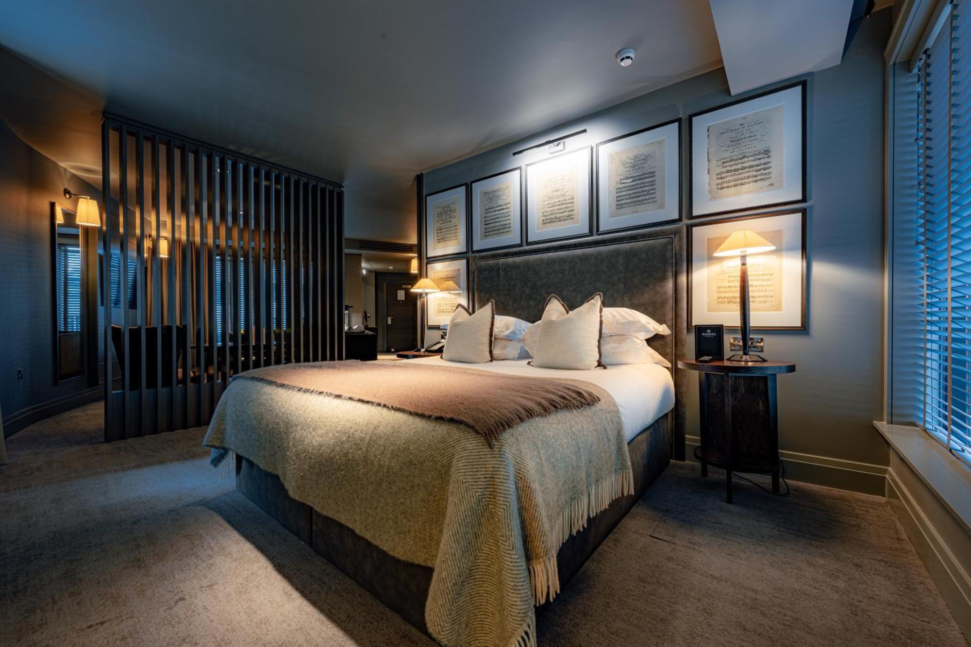 Signature Suite,1756595399:JPEG