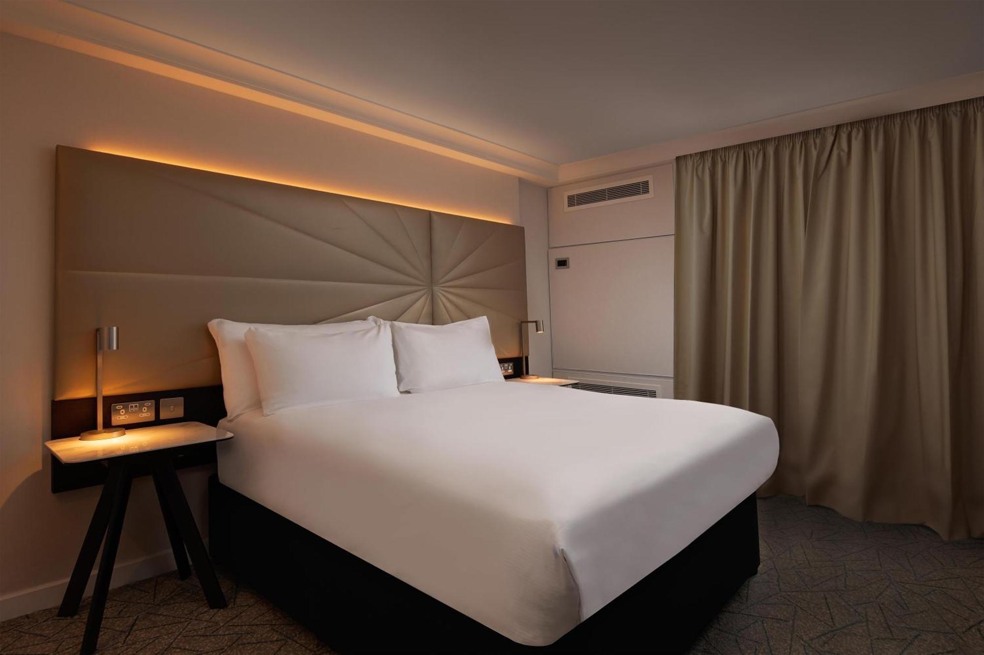 Queen Room - Mobility Access