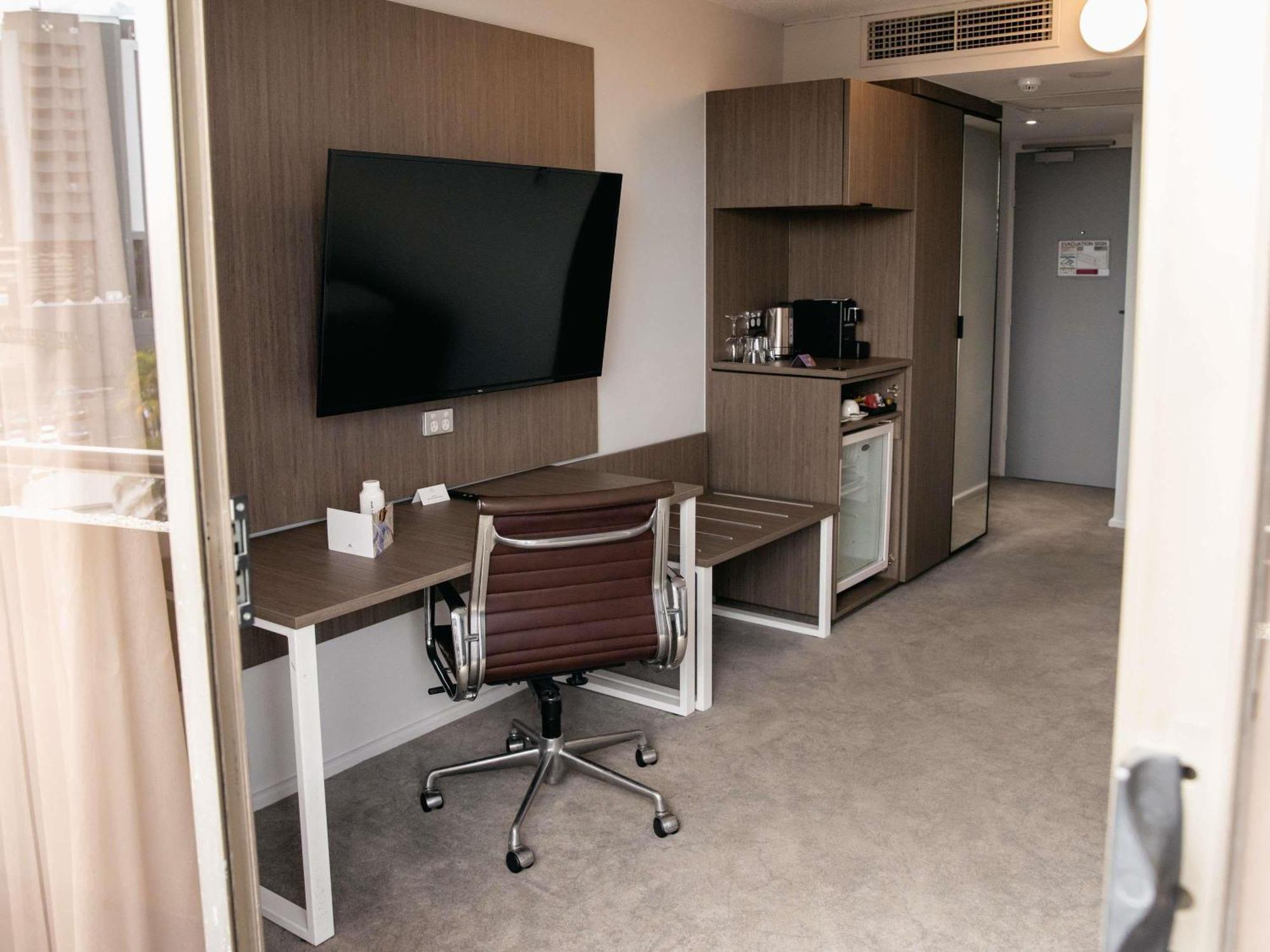 Deluxe Queen or King Room with Balcony - High Floor
