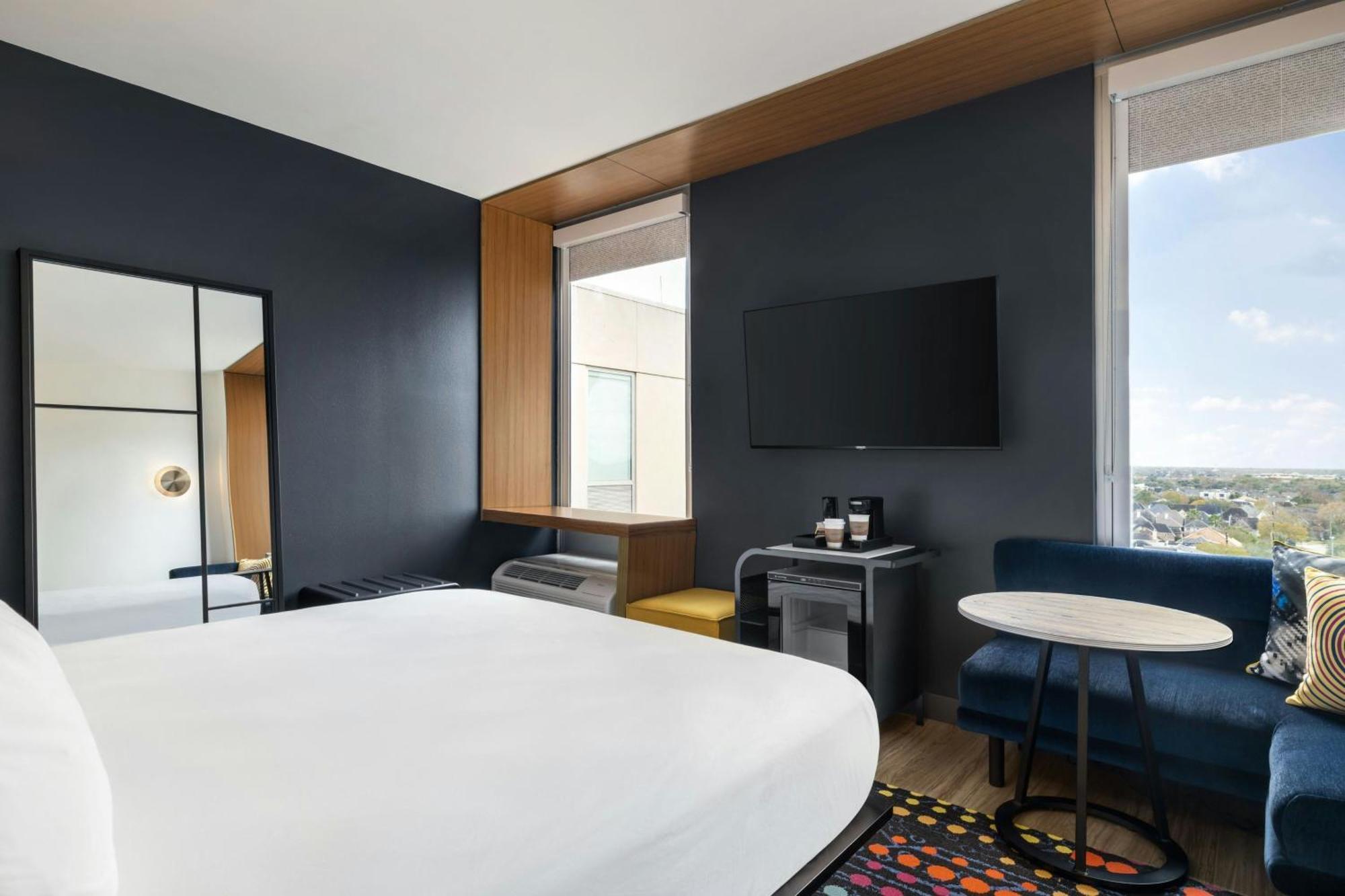 Aloft Guest room 1 King High floor
