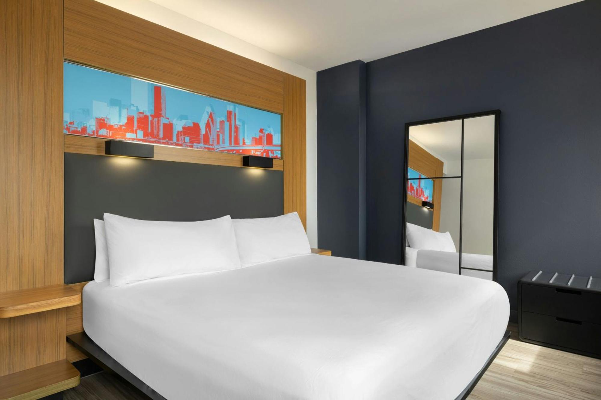 Aloft Guest room 1 King