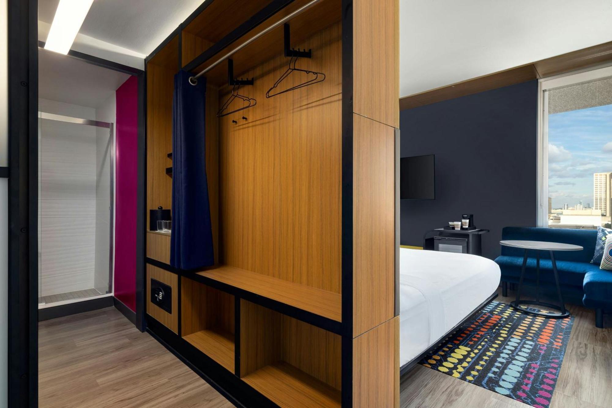 Aloft Guest room 1 King High floor