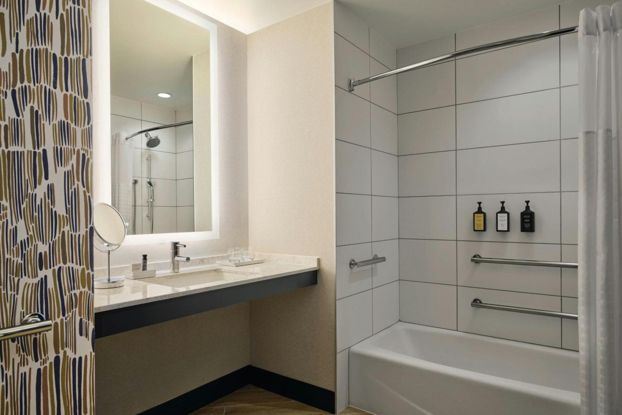 Deluxe King Room Adapted Tub City View Mobility Hearing Accessible