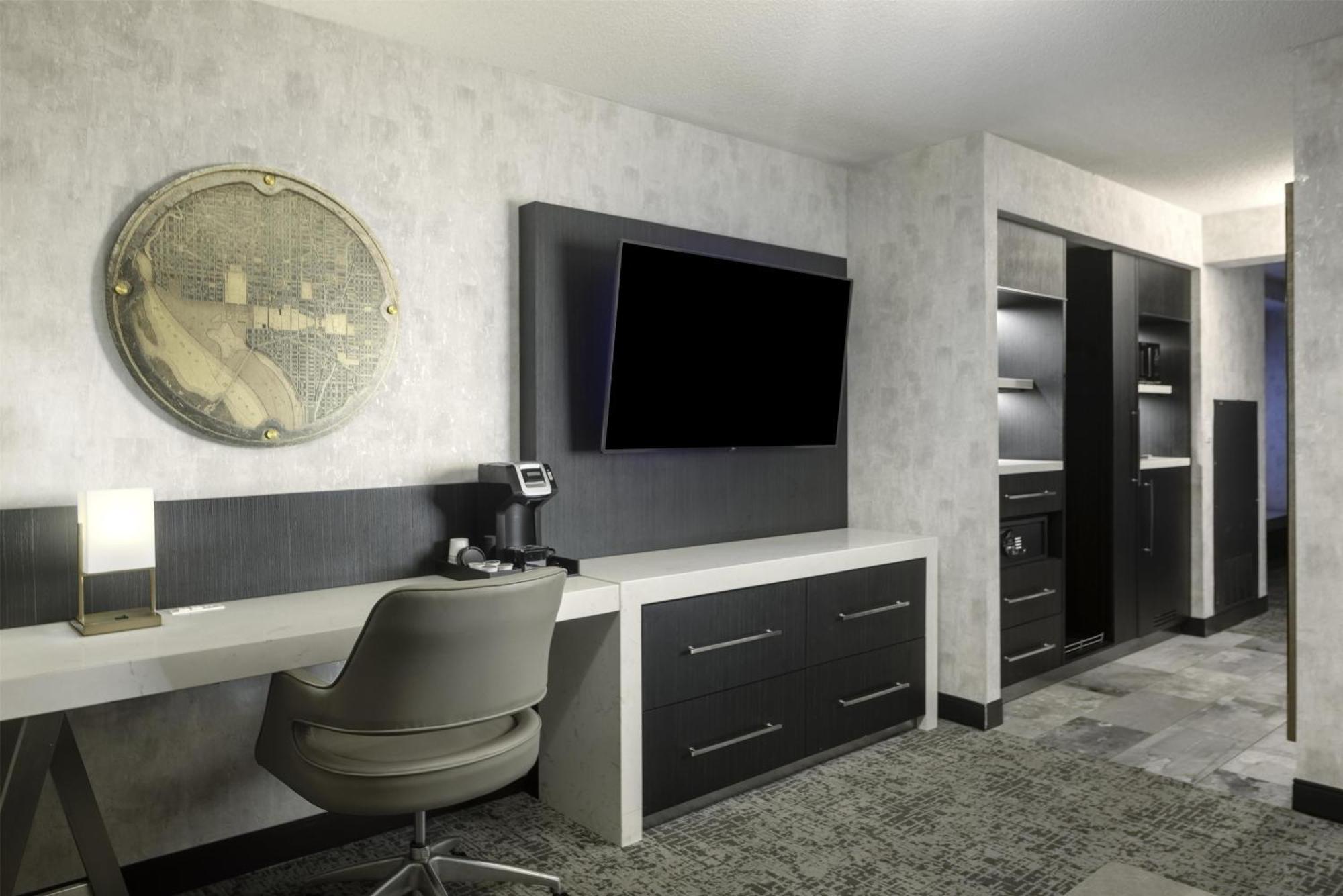 One-Bedroom King Suite