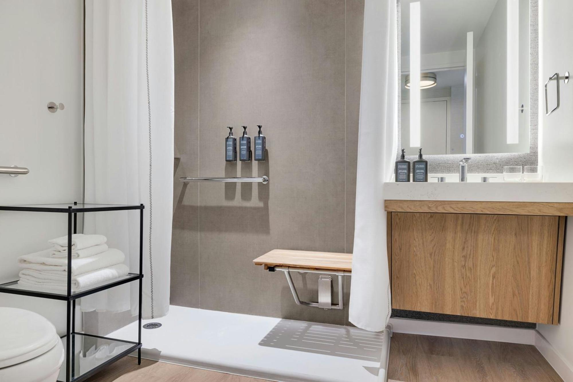 King Room Club Level