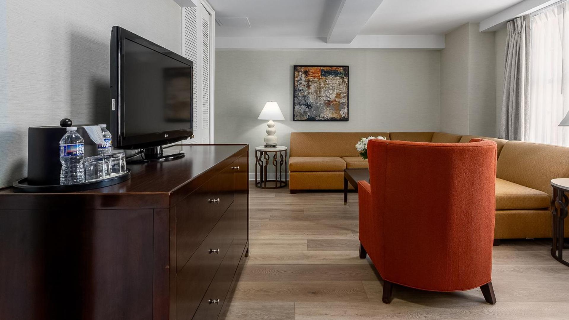 Georgetown Suite King Bed