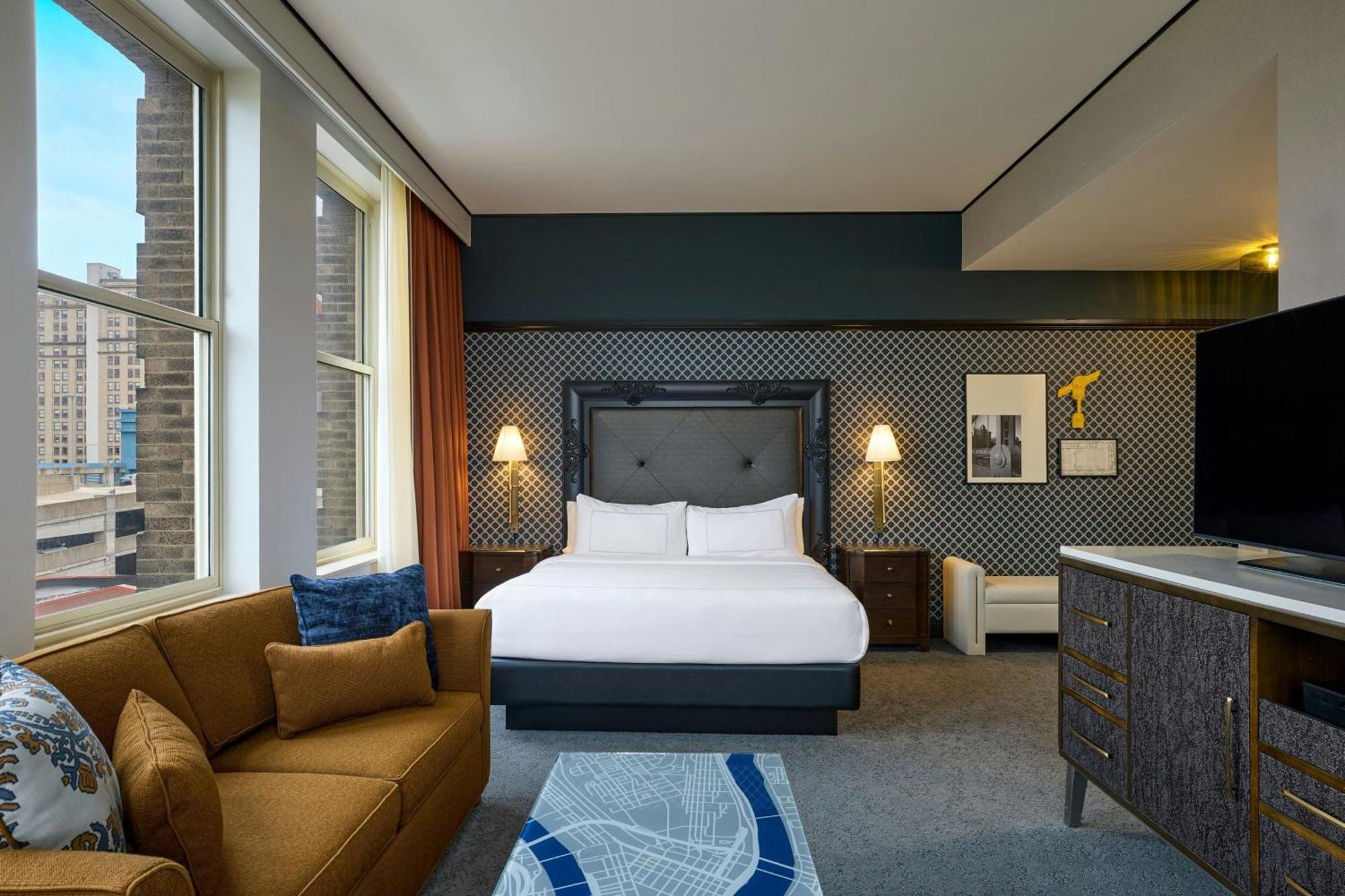 One-Bedroom Corner King Junior Suite River View