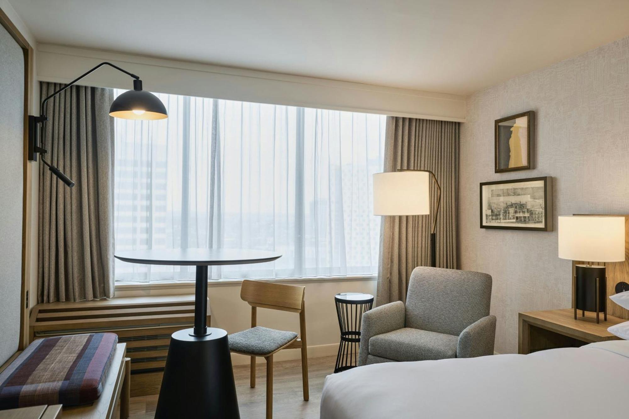 Deluxe King Room Club Access
