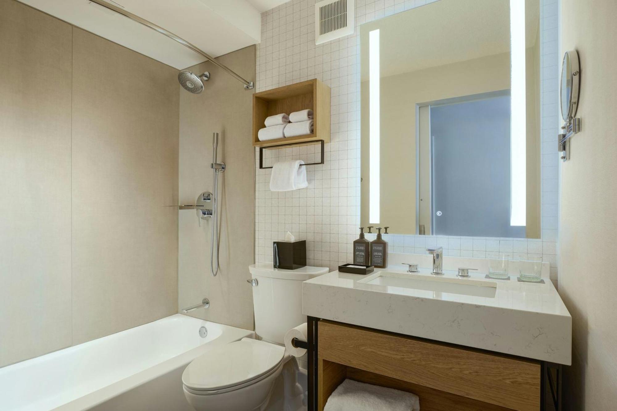 Deluxe Double Room Two Queen Beds Club Access