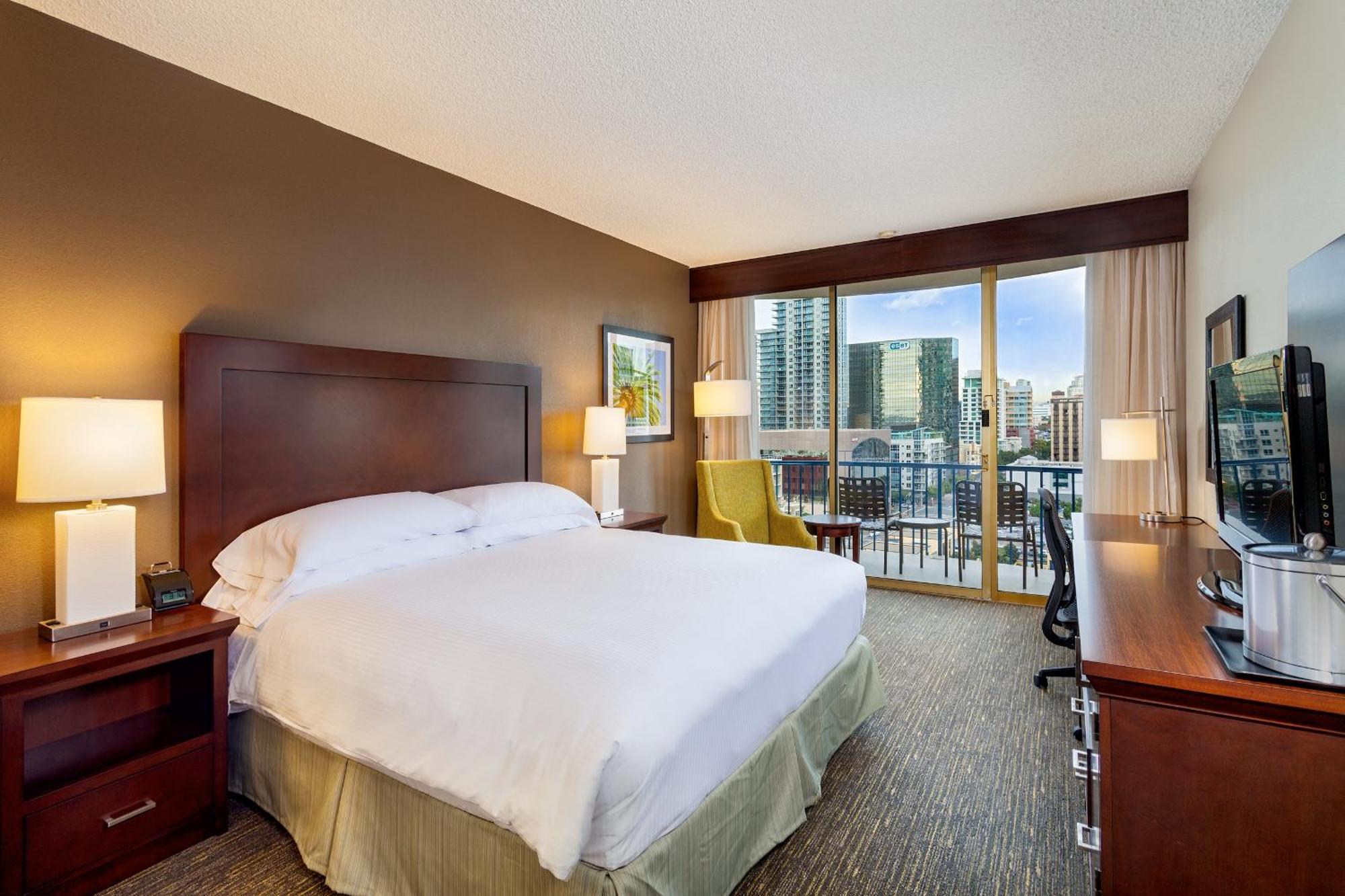 1 King Bed, Superior Room, Skyline View, Non-Smoking,1275702622:JPEG