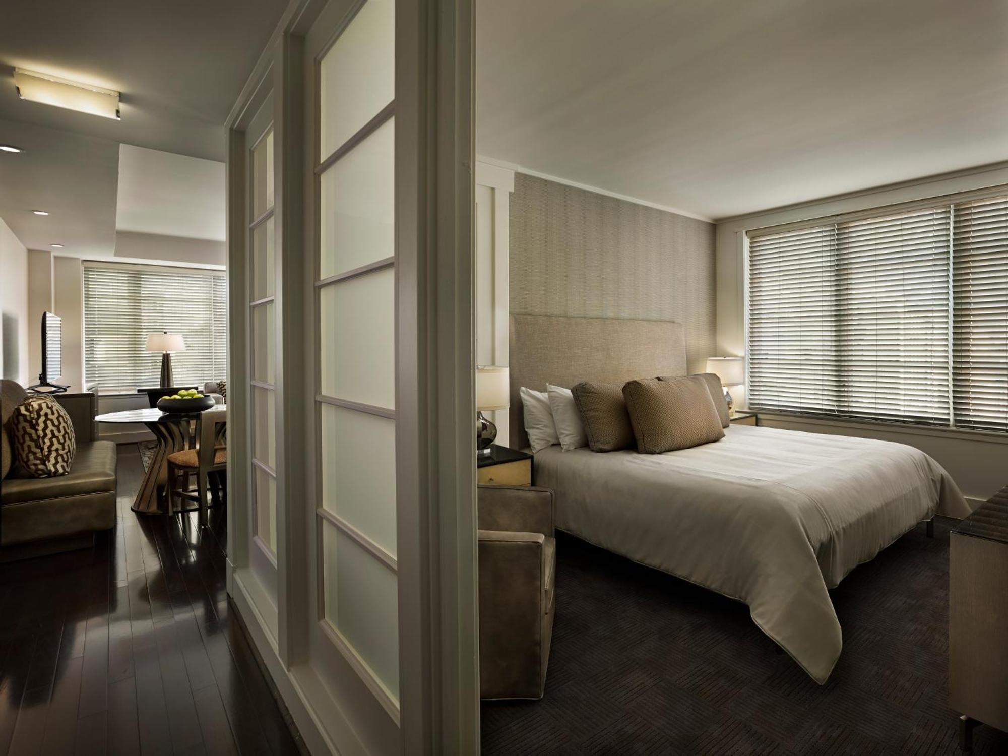 One Bedroom Platinum Suite,1525911031:JPEG