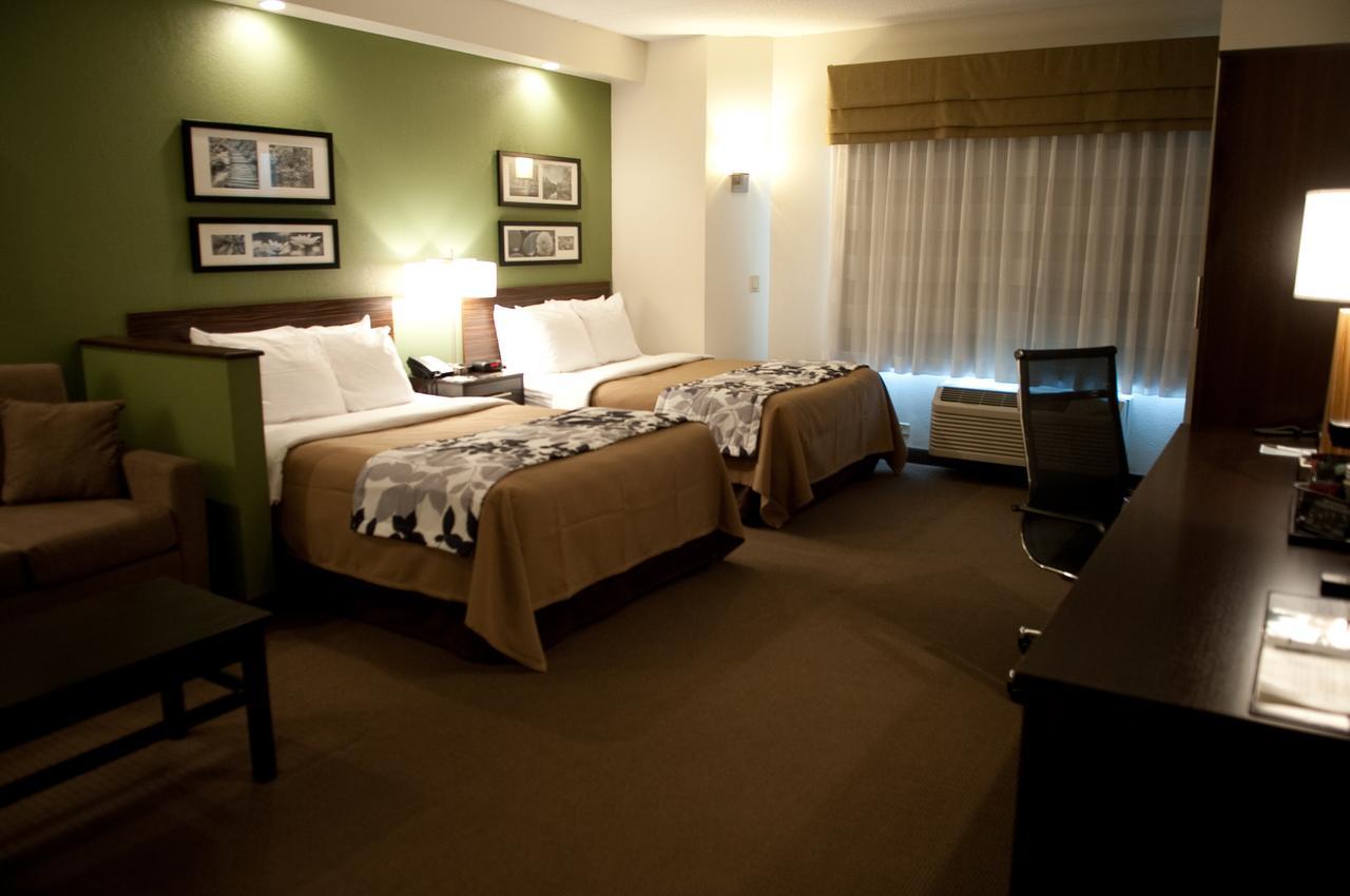 Double Room with Two Double Beds - Non-Smoking - Accessible