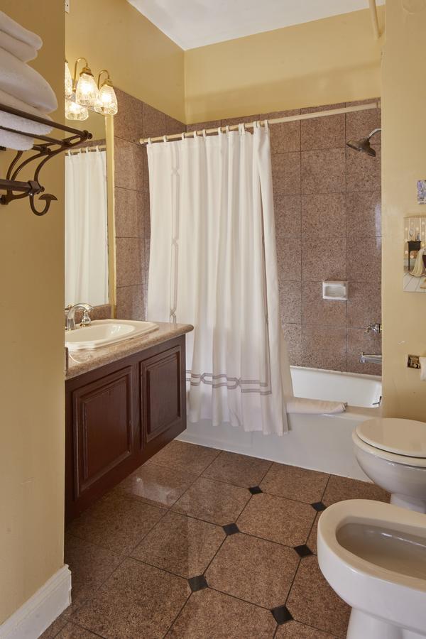 Deluxe King Room Fireplace