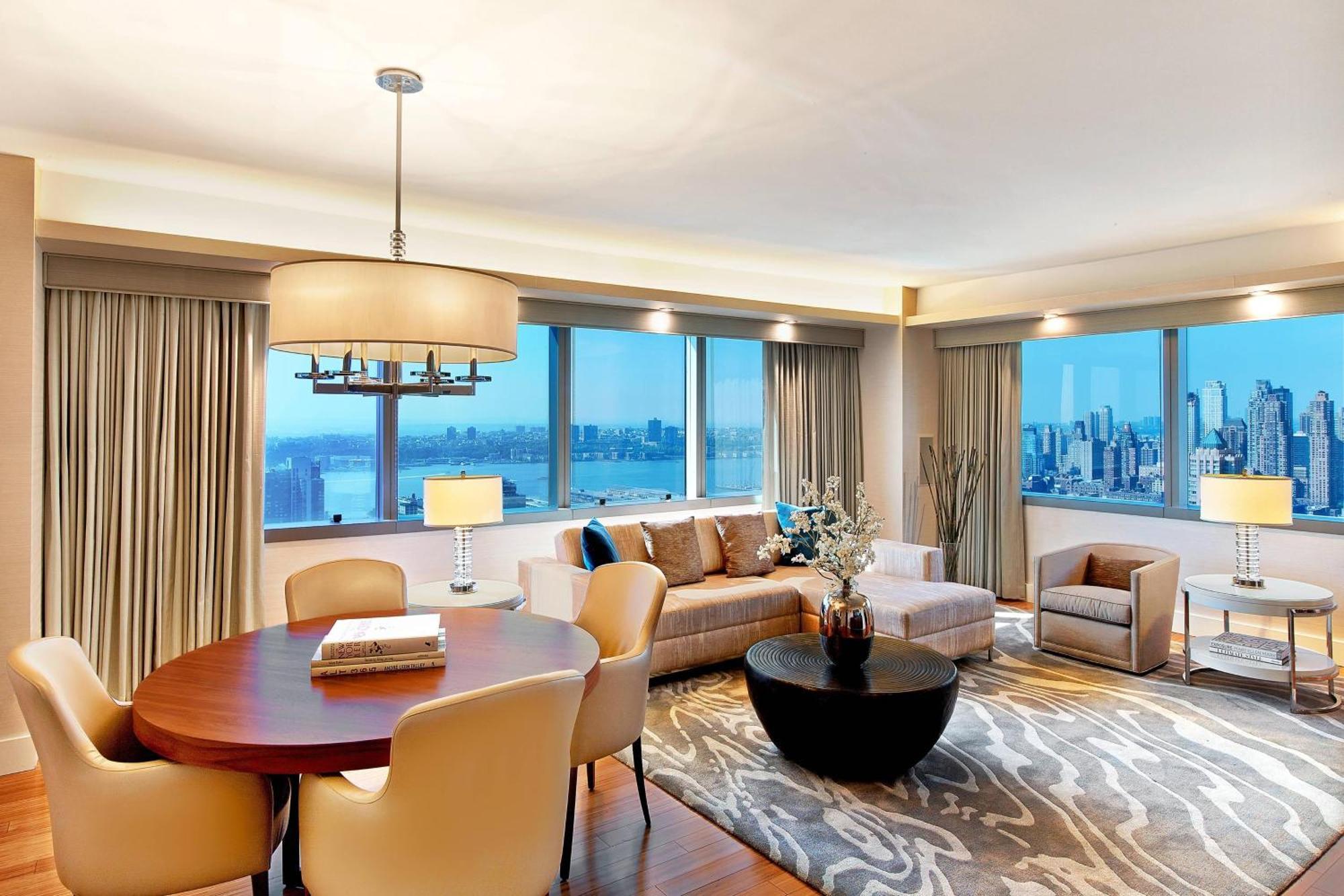 Renewal Suite 1 King Skyline view